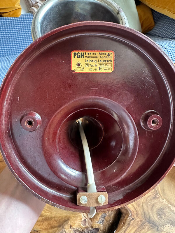 Red Bakelite table lamp, 1960s
