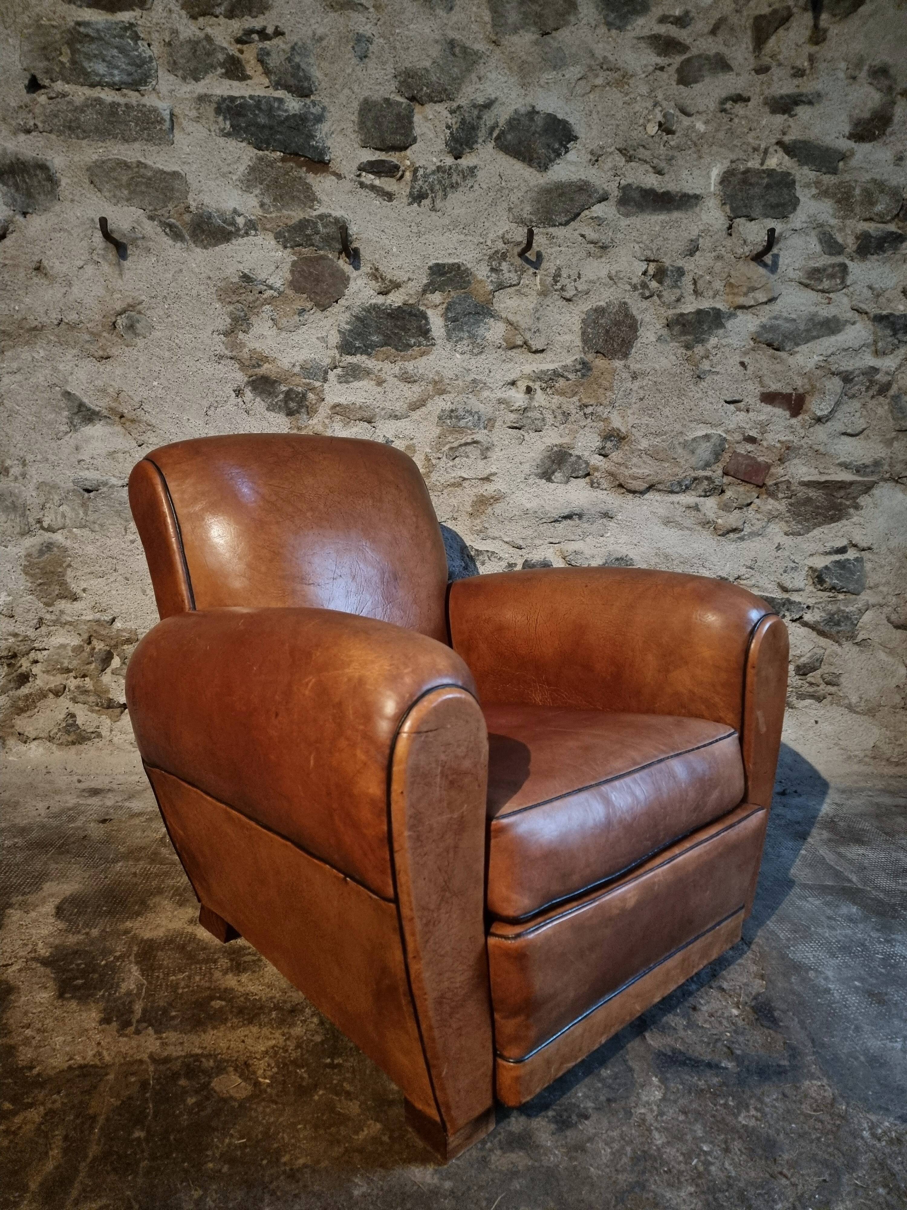 Fauteuil club français vintage en cuir, années 1940–1950 – fauteuil en cuir pleine fleur cognac