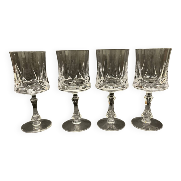 4 verres à pied en cristal taillé