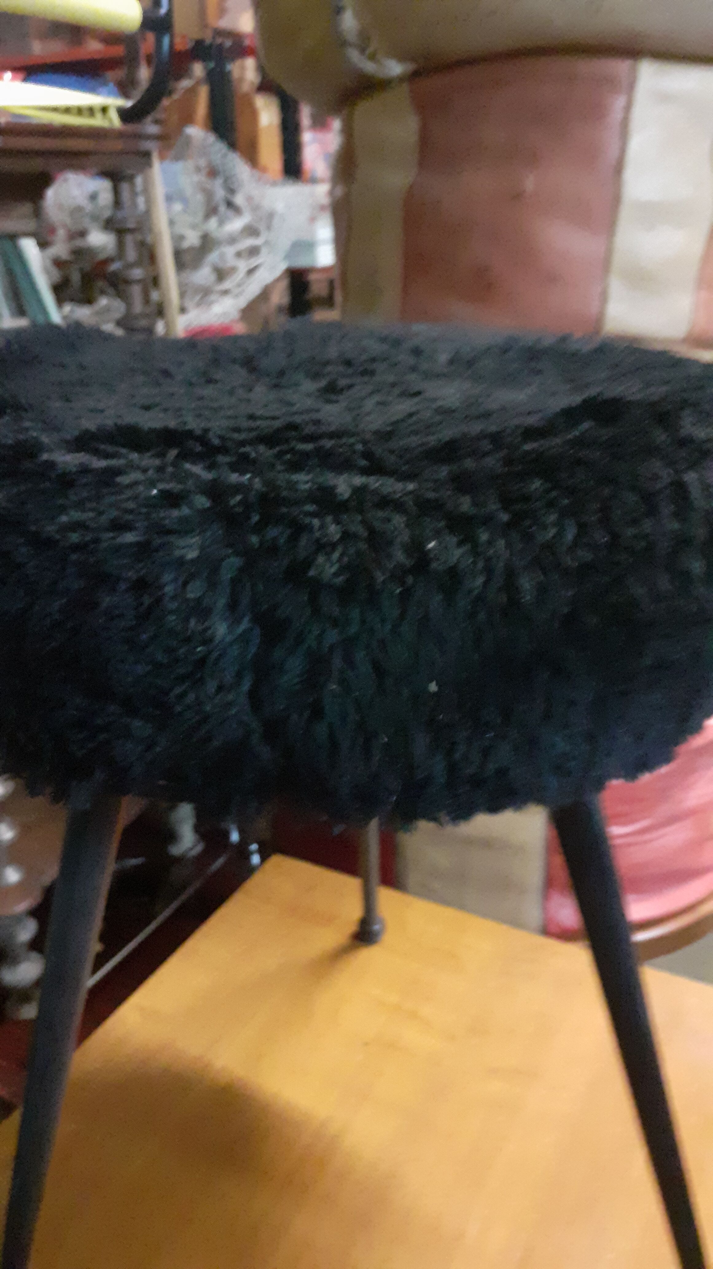 Tripod stool "moumoute"