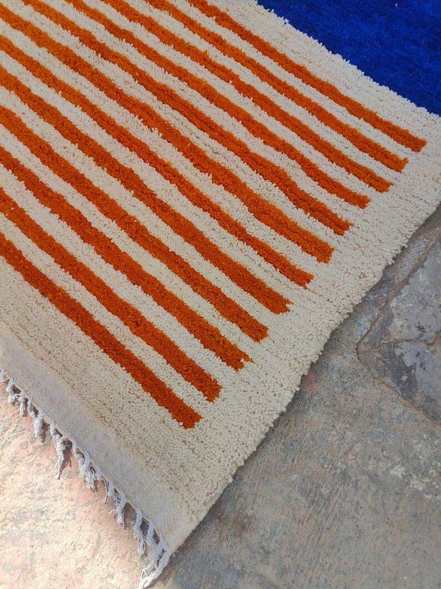 Tapis traditionnel en laine pure fait main à motifs colorés