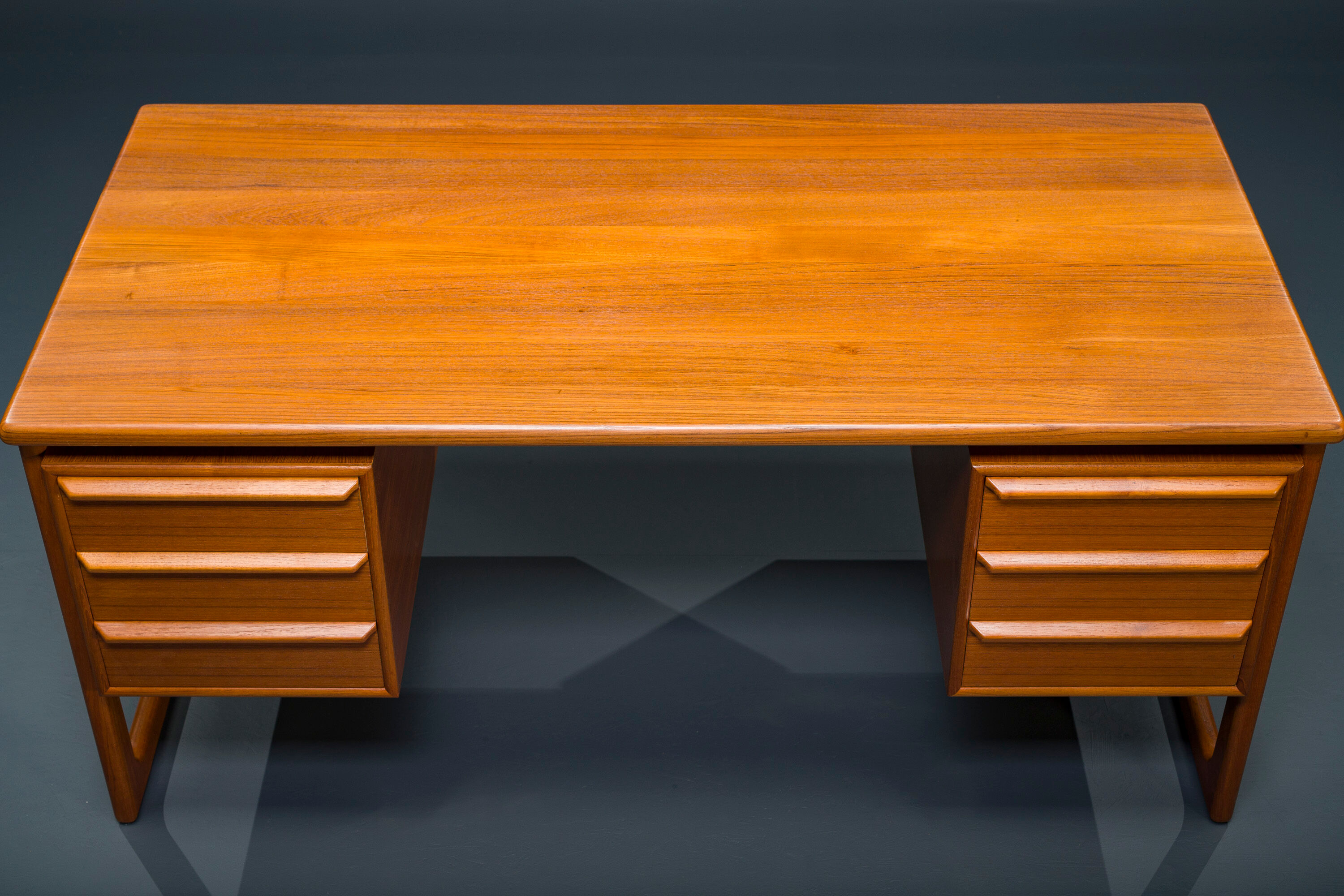 Mid-Century Teak Freestanding Desk from GV Møbler, 1970s