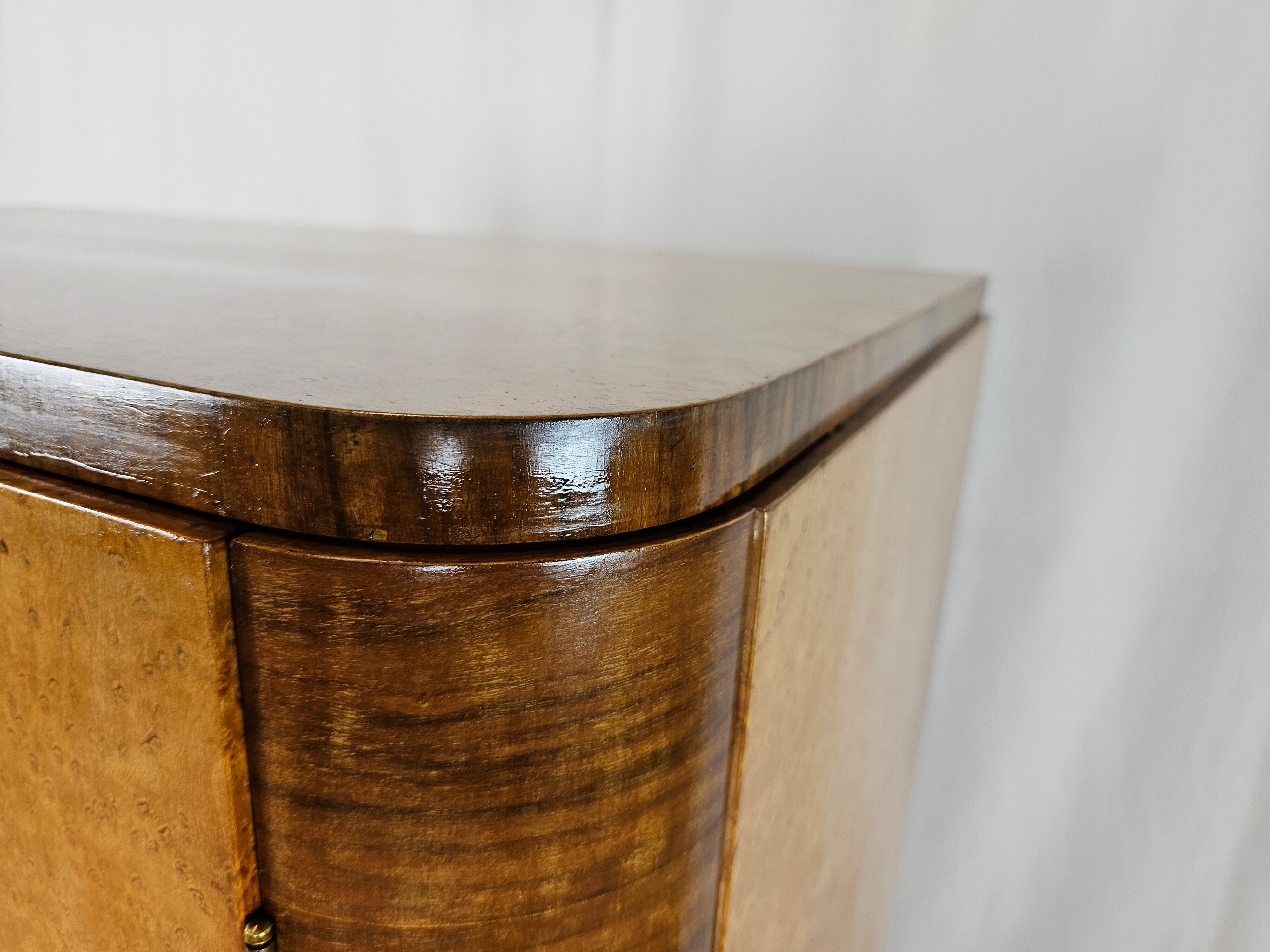 Art decò sideboard in thuja and walnut