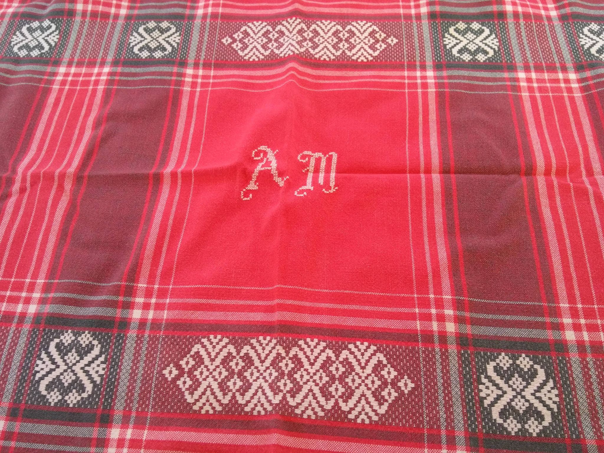 Nappe vintage et ses 12 serviettes coton rouge monogrammées am