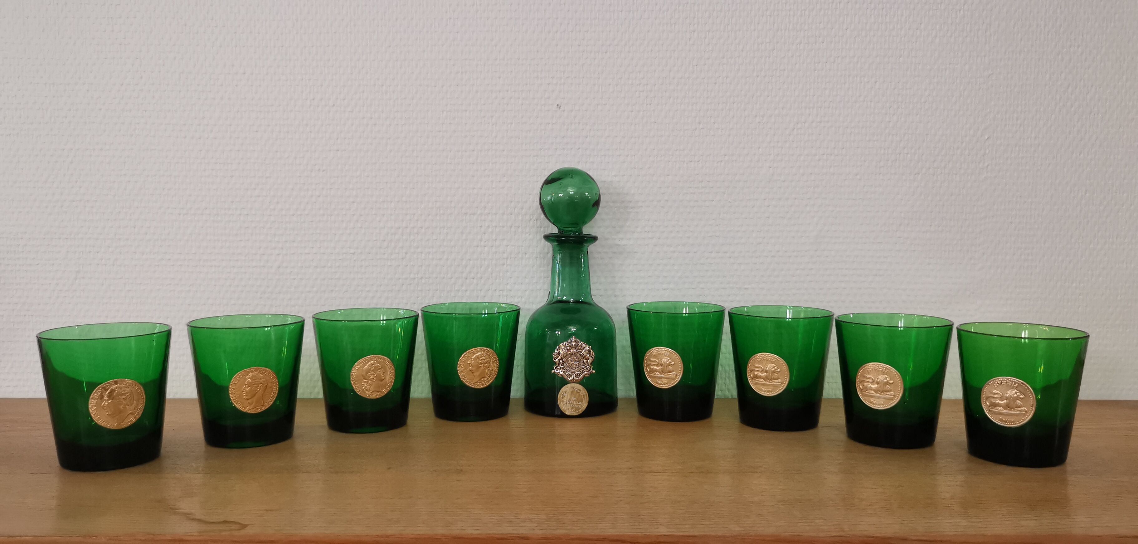 Set of 8 Dubonnet water glasses, vintage Louis d'or piece and bottle