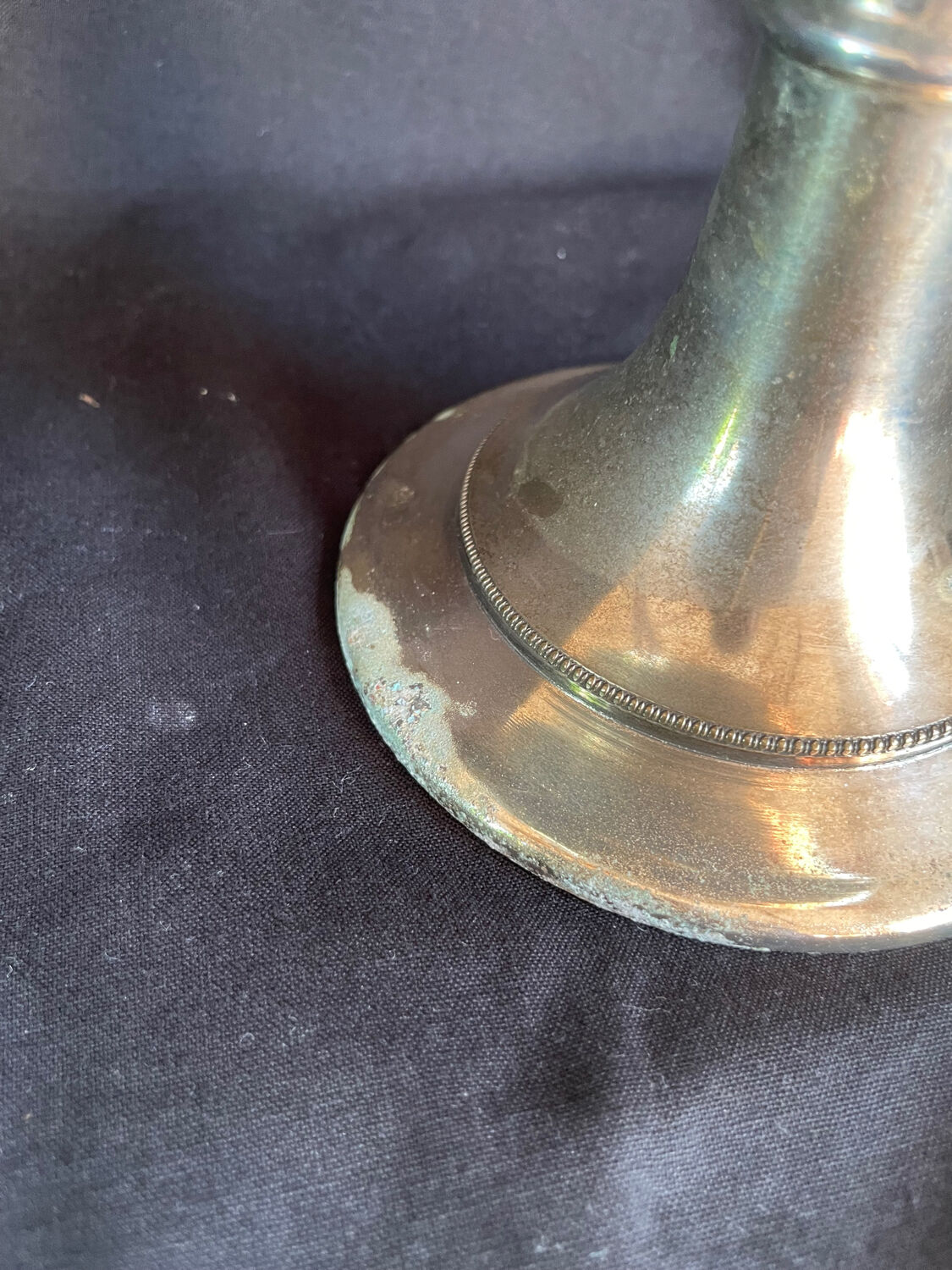 Cup/bezel in metal and glass