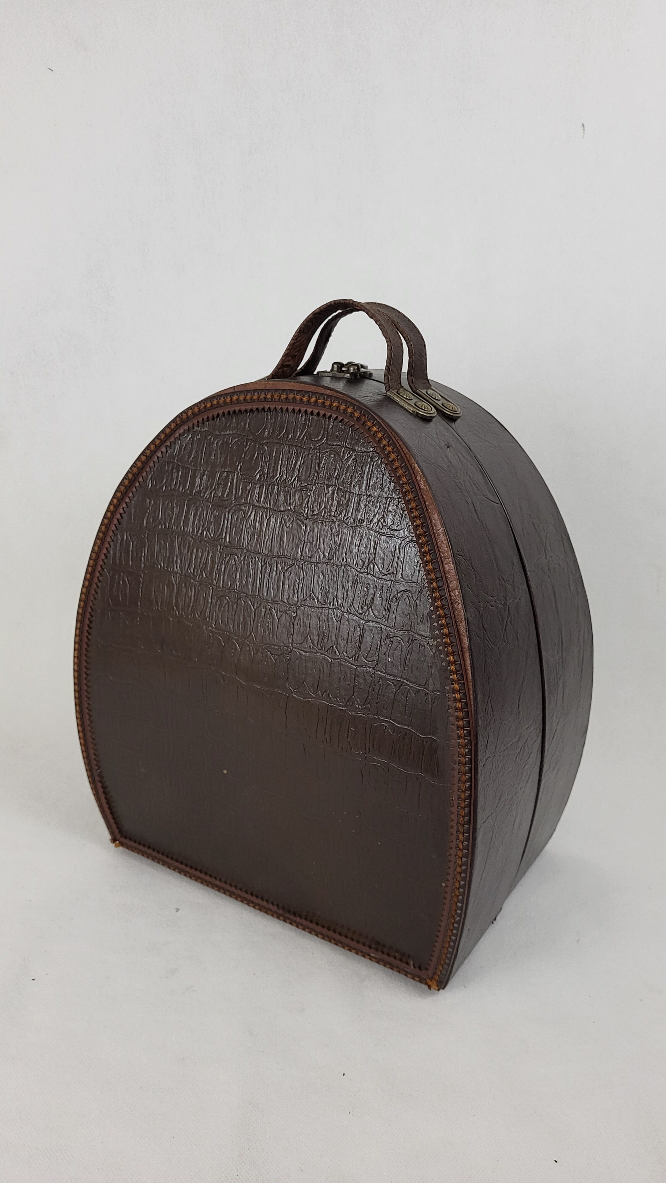 Storage box / suitcase