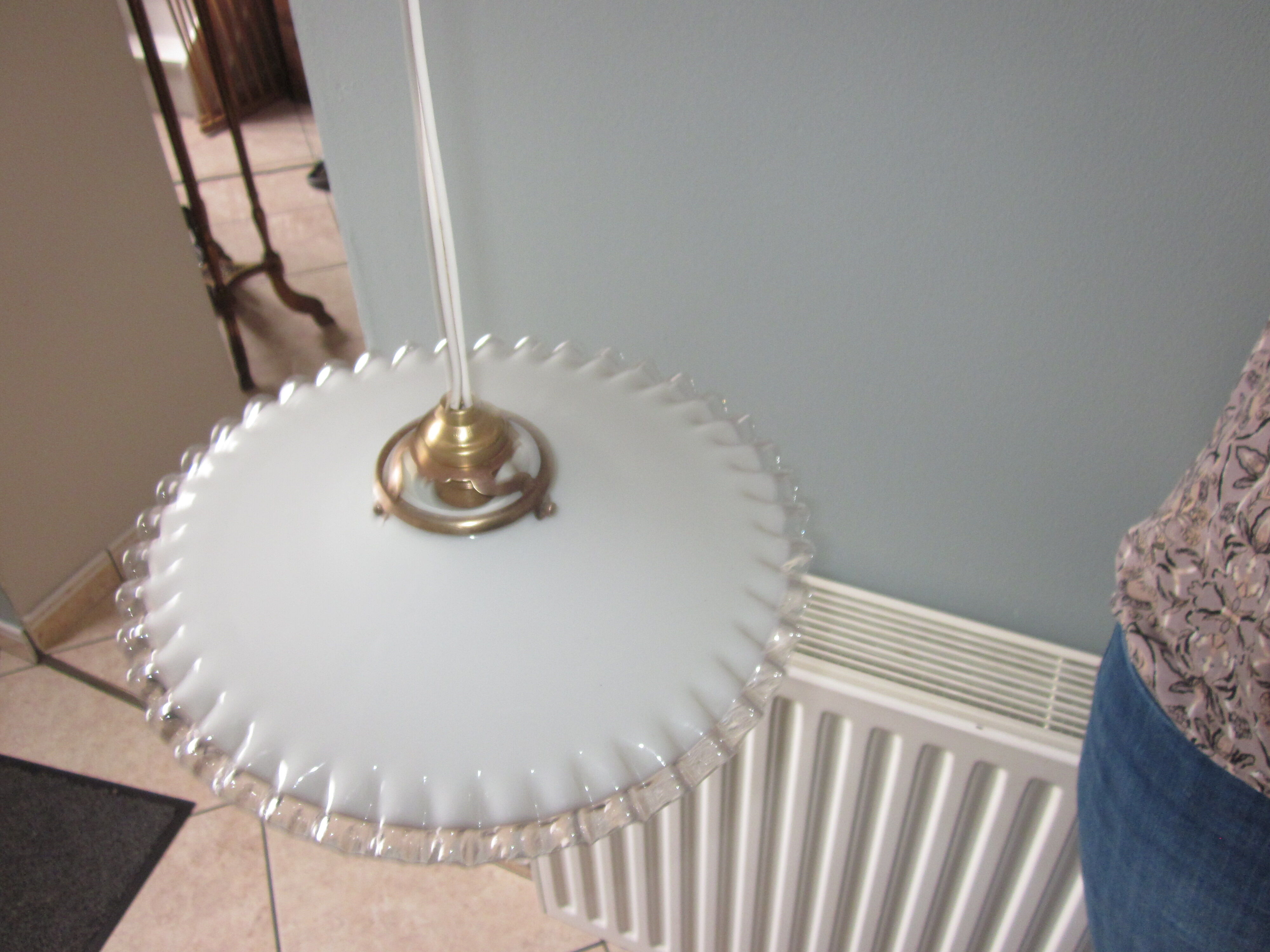 Old suspension in dentelè opaline