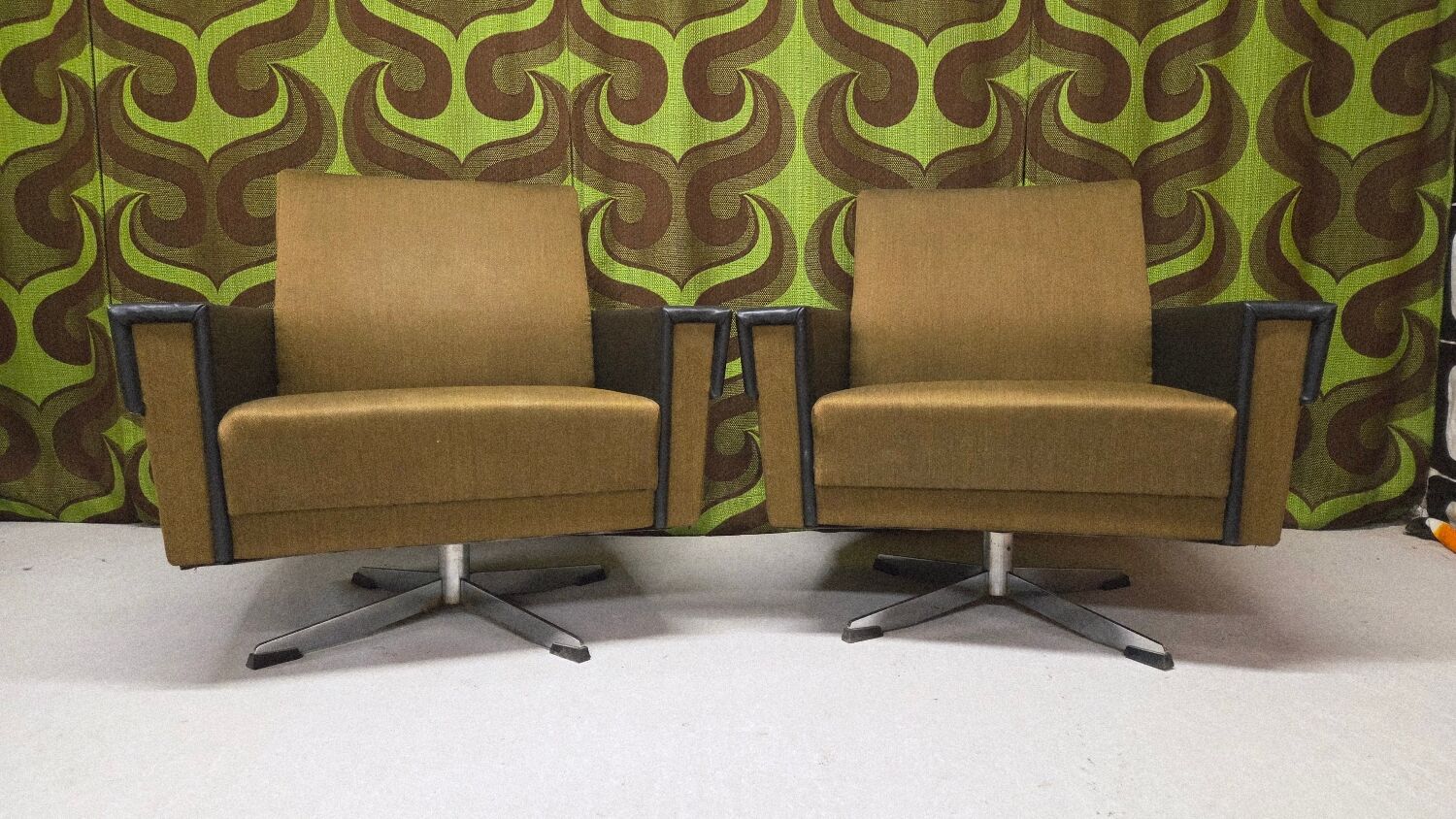 Paire de fauteuils 1970 pivotants