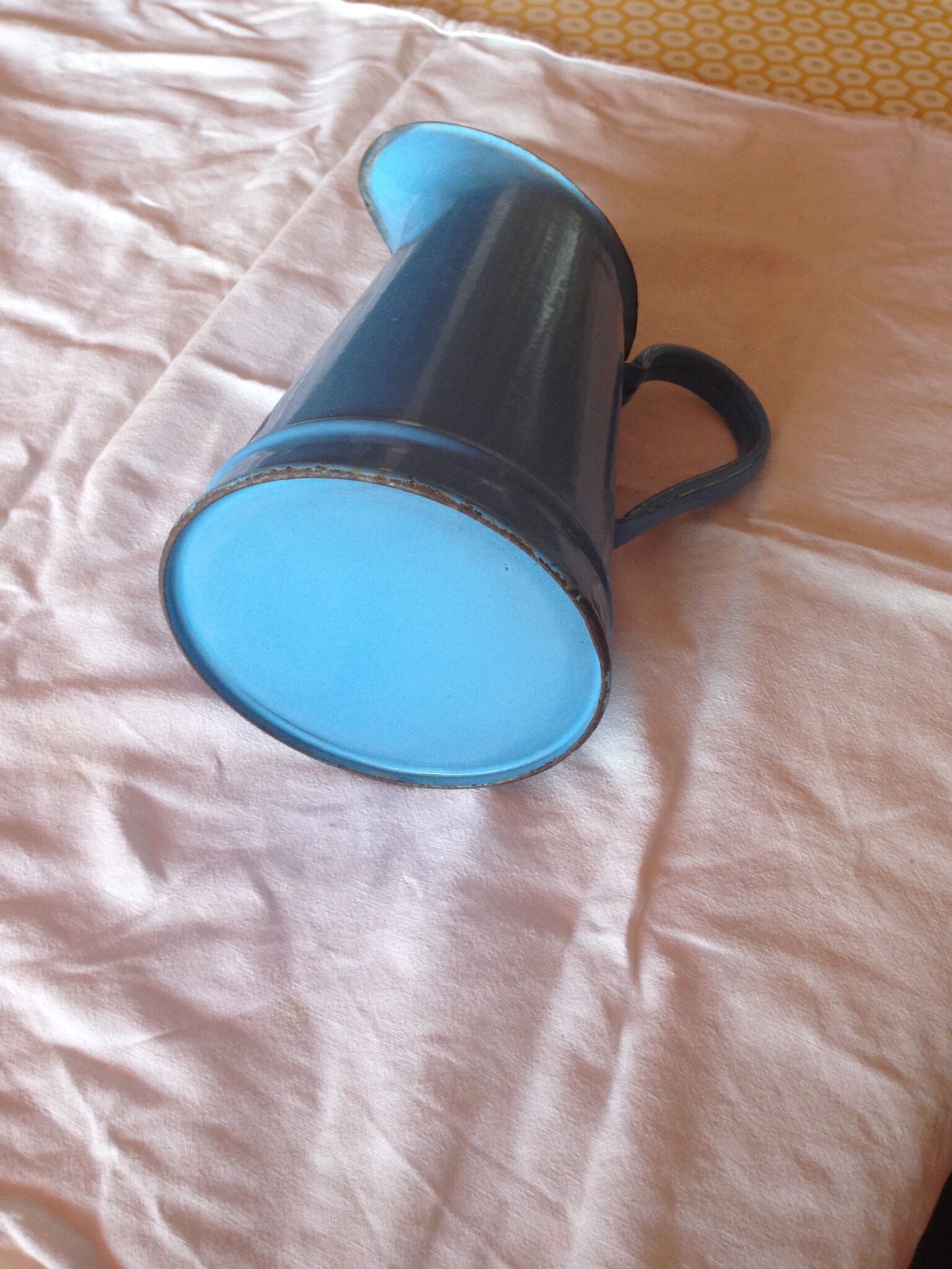 Enamelled sheet metal bro