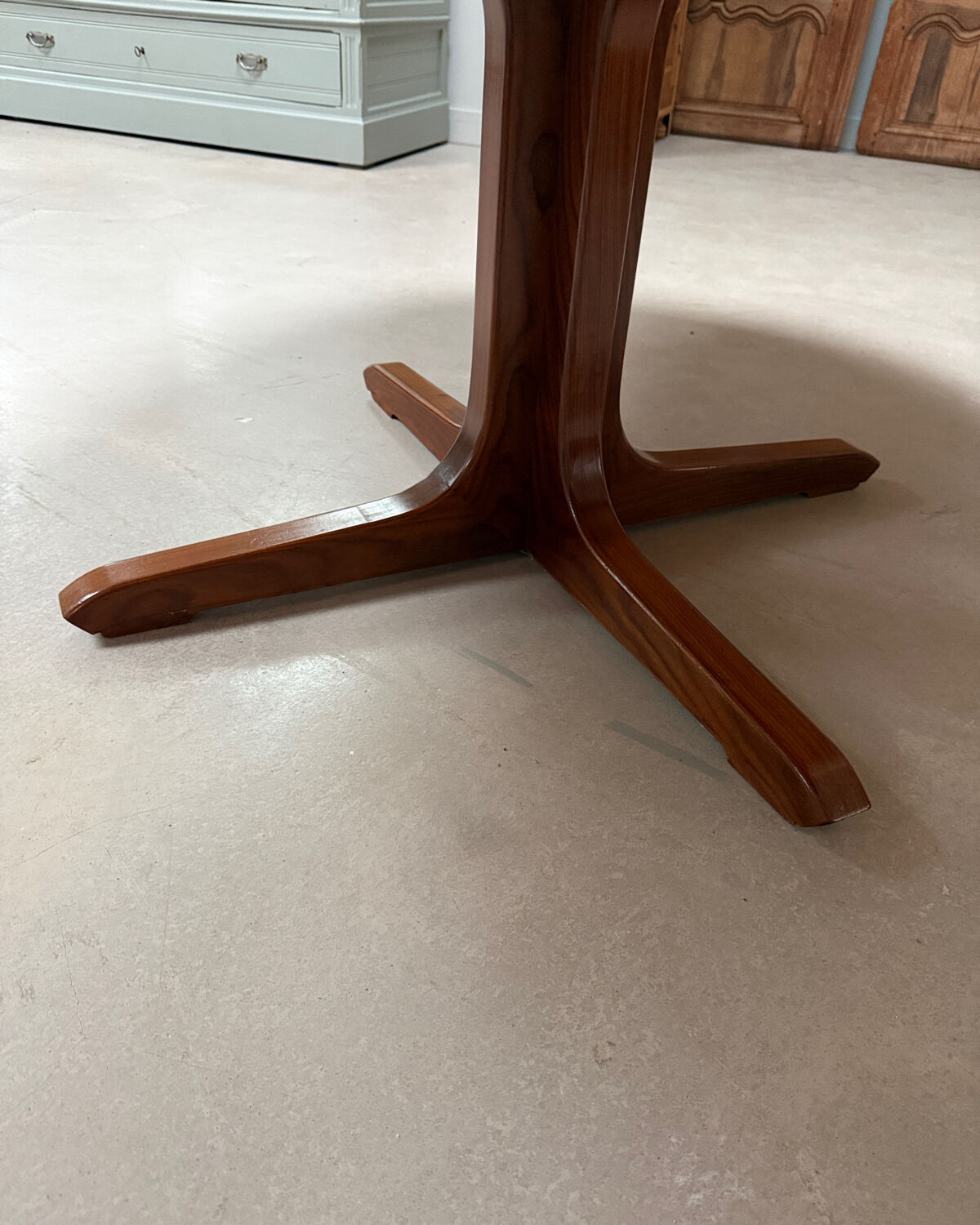Extendable round table Baumann