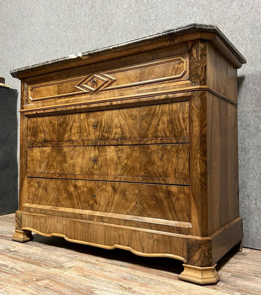 Louis Philippe period chest of drawers in burr walnut circa 1830