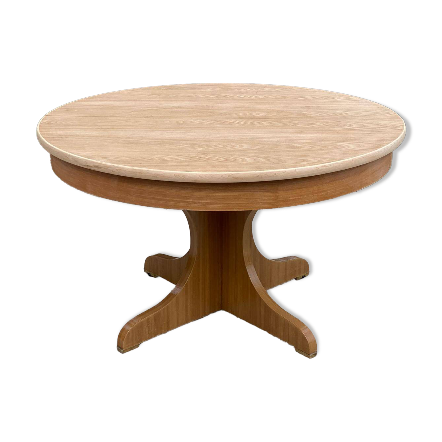 Round extendable Scandinavian dining table in Baumann style oak with central leg