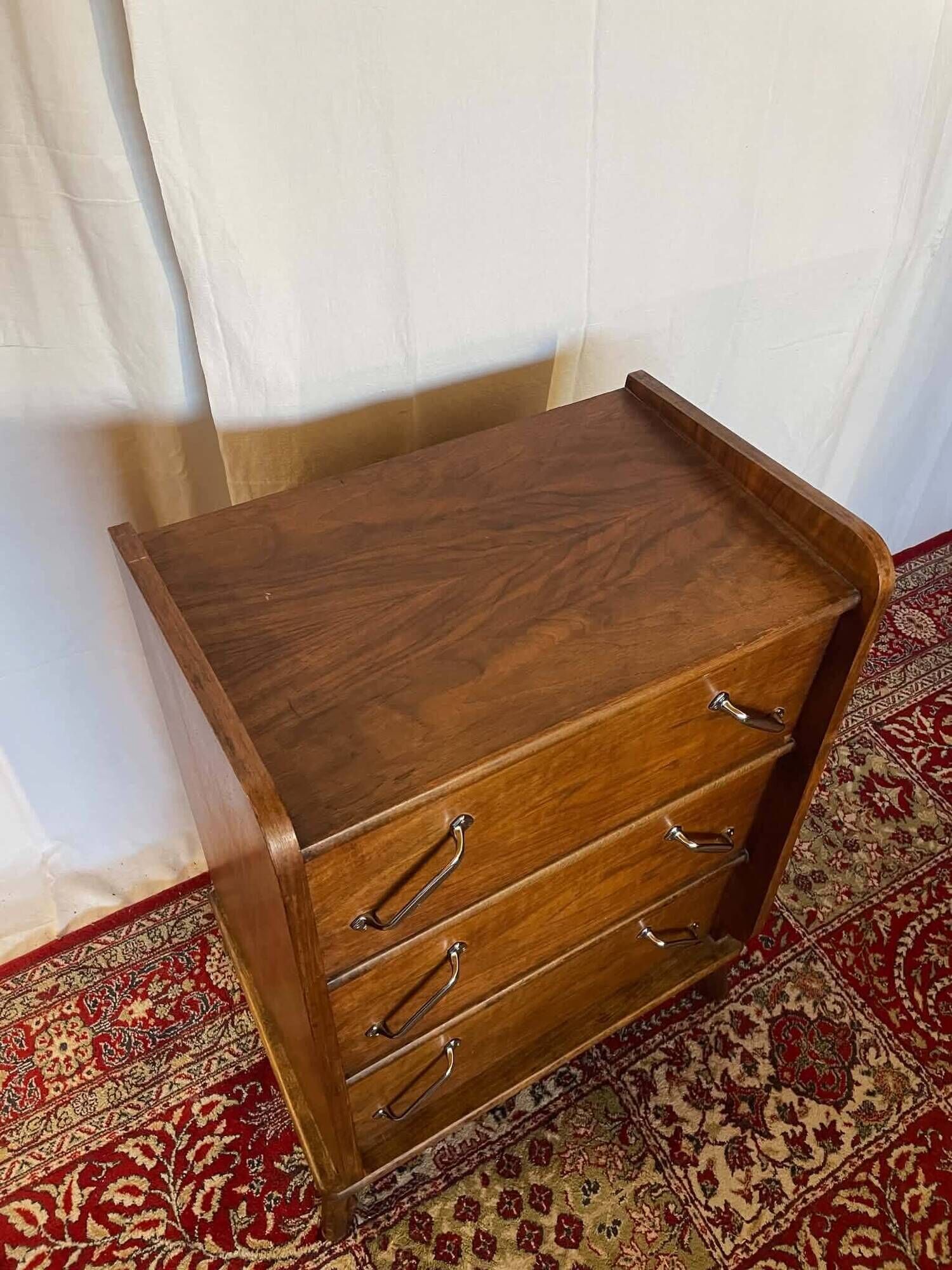 Small vintage chest of drawers in walnut and walnut veneer – 3 drawers