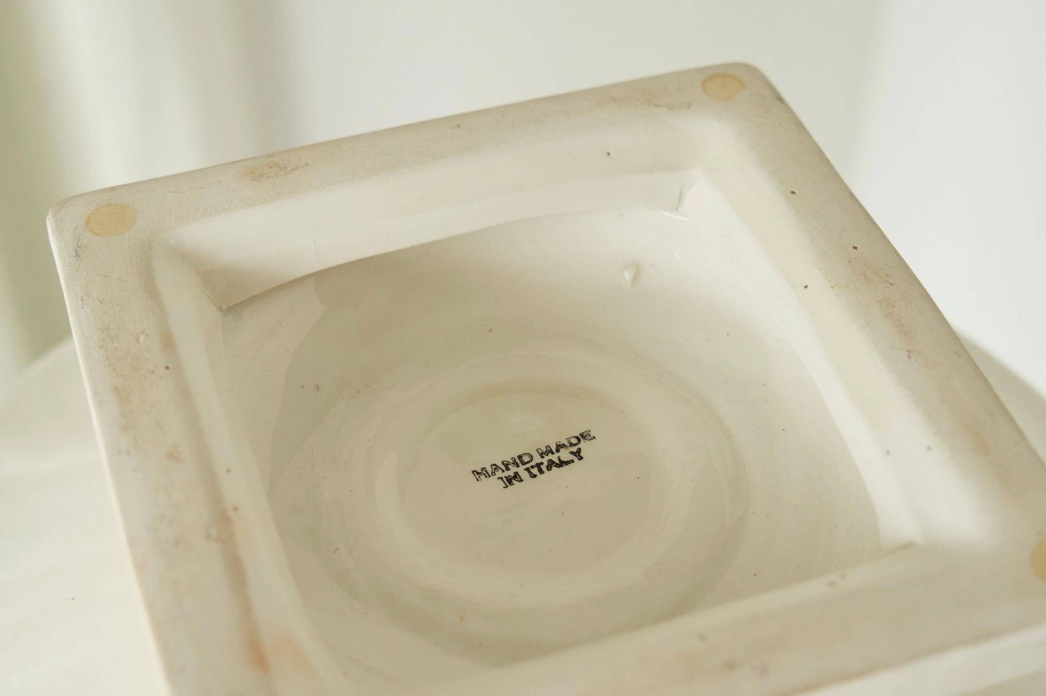 Large central piece Italian pottery in the style of Gianni Versace from the 1970s.