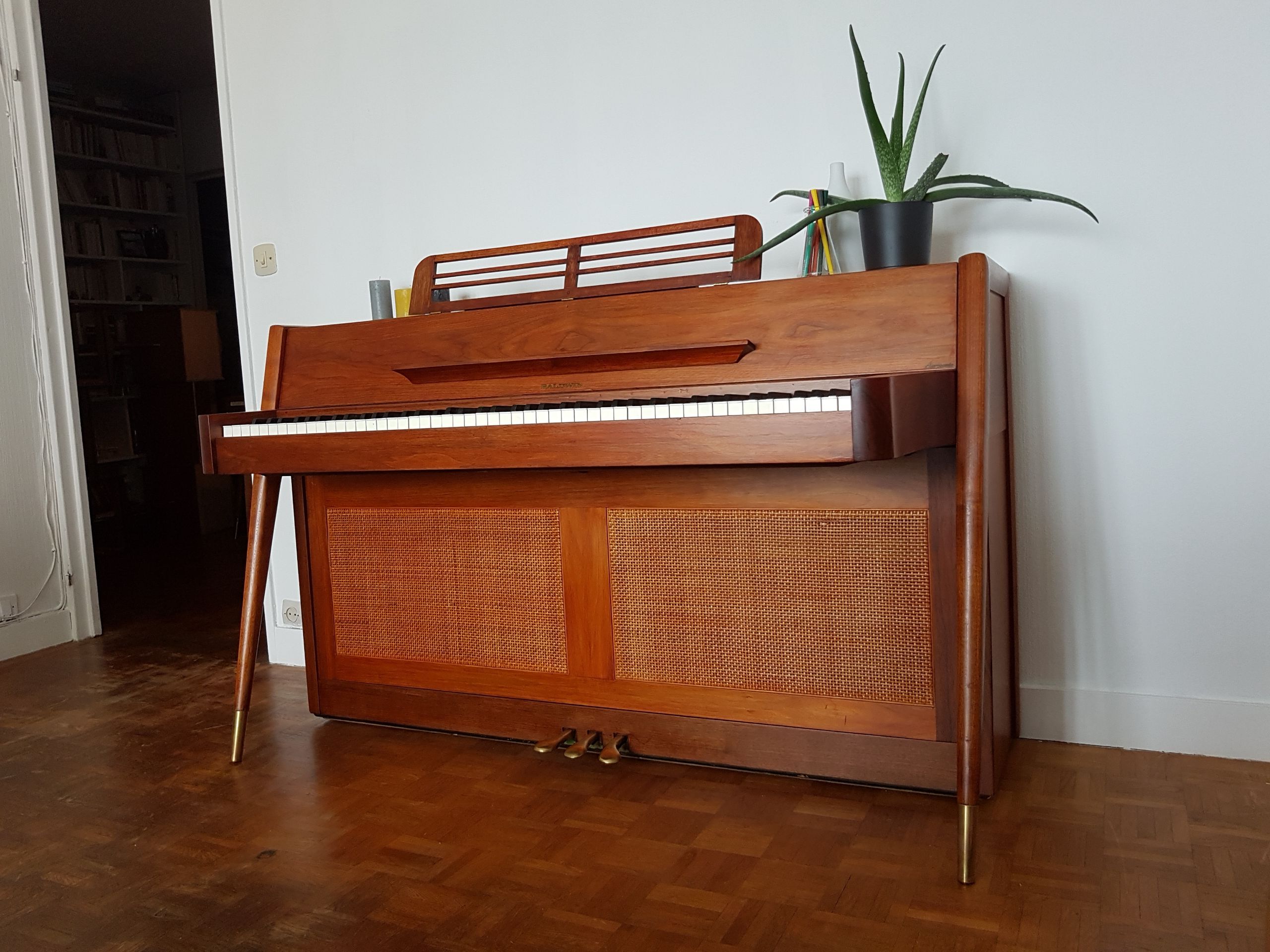 Piano Danois style Acrosonic par Baldwin