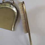 Tray picks up crumbs and brush