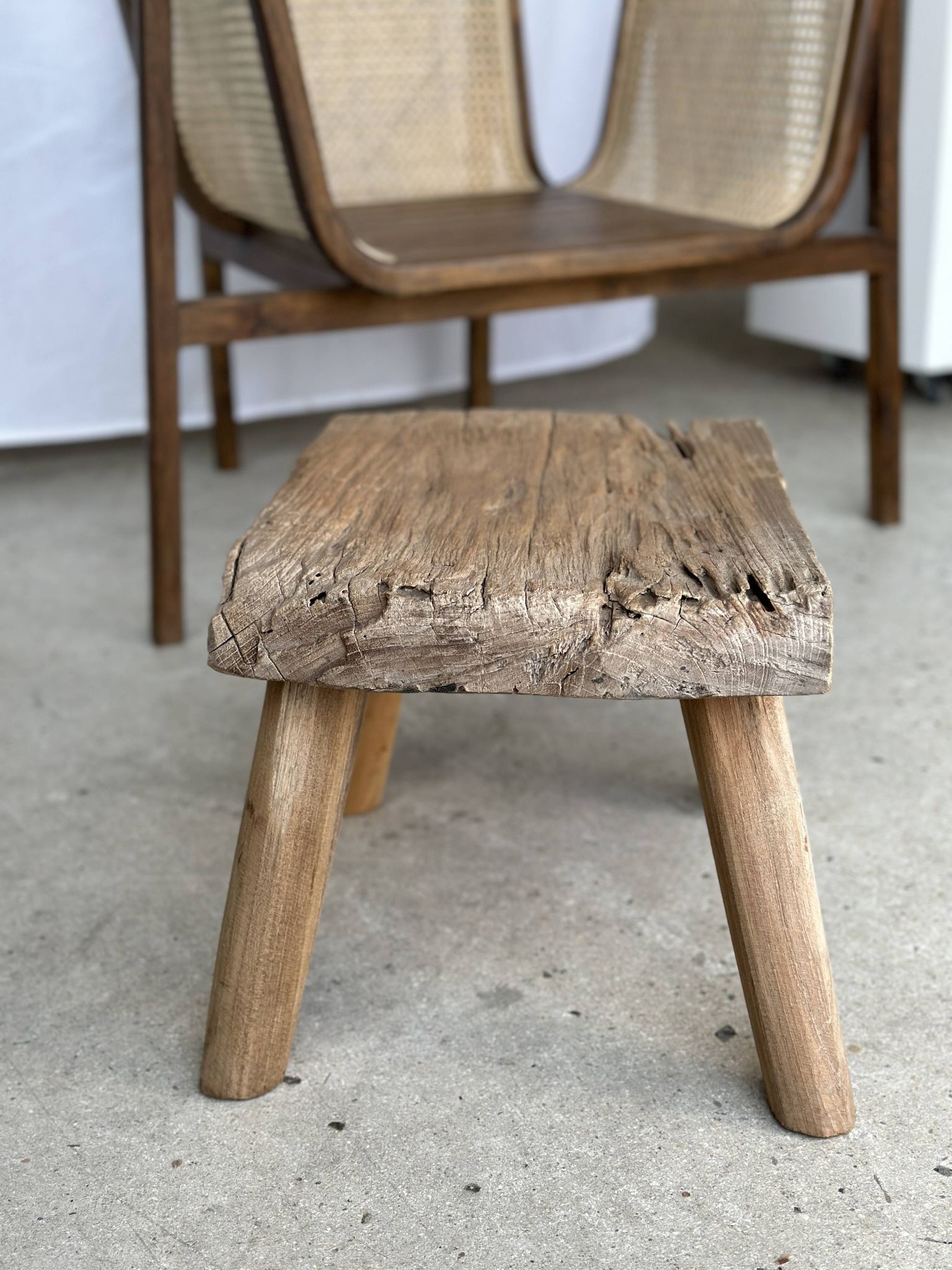 Small side table or stool in four-legged blond teak H:30 L43 l30