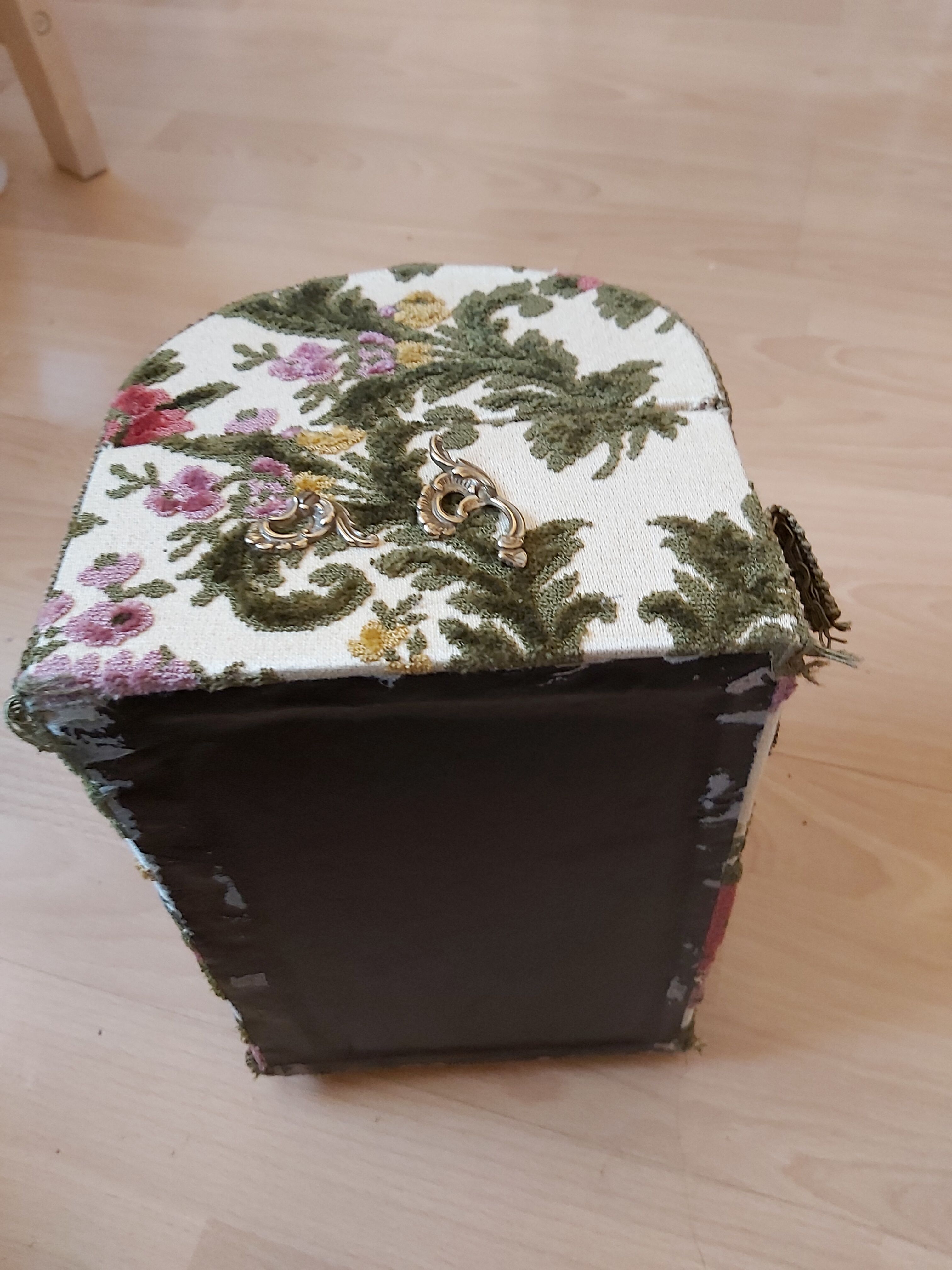 Jewelry box