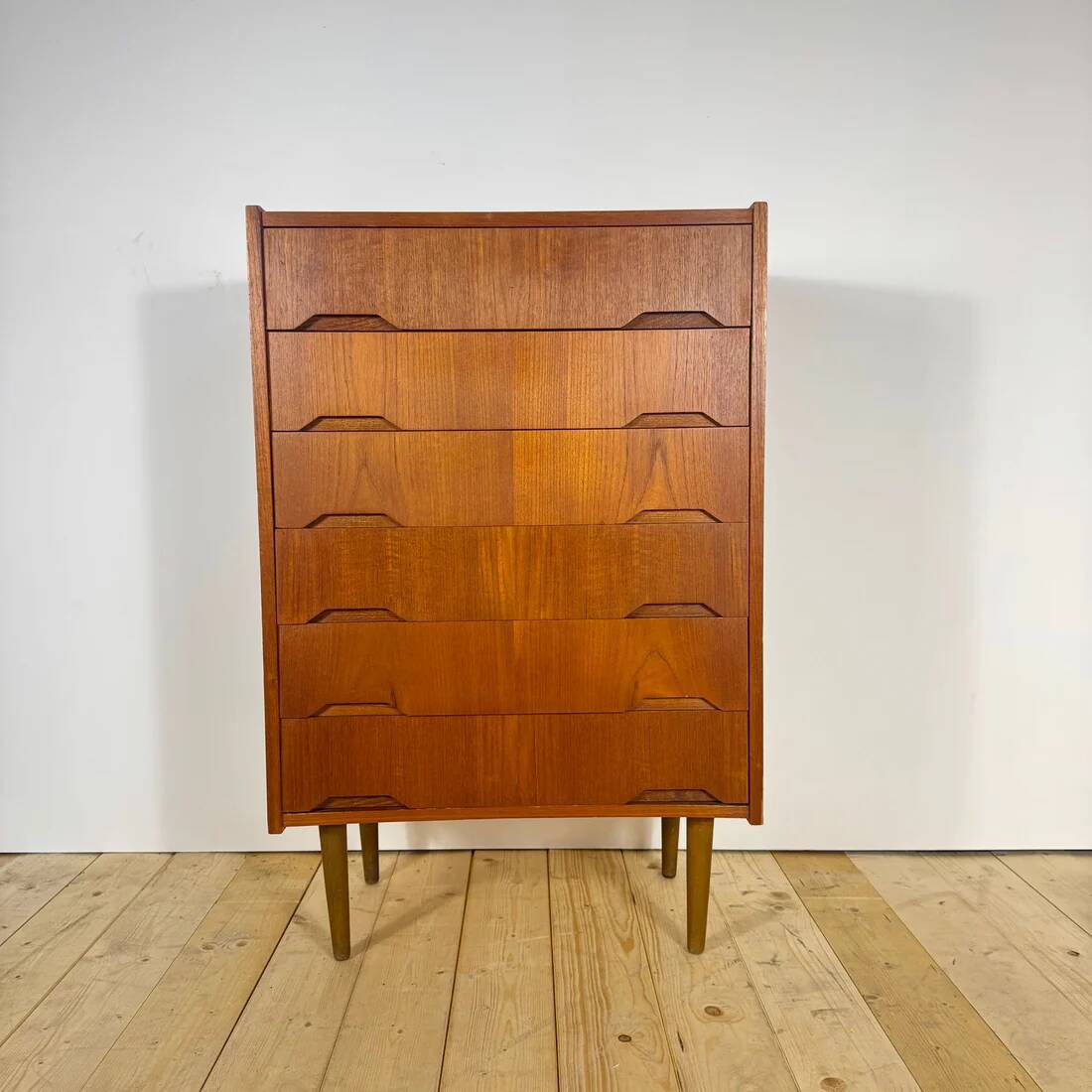 Danish mid-century chest of drawers in teak – Scandinavian vintage design, 1960s