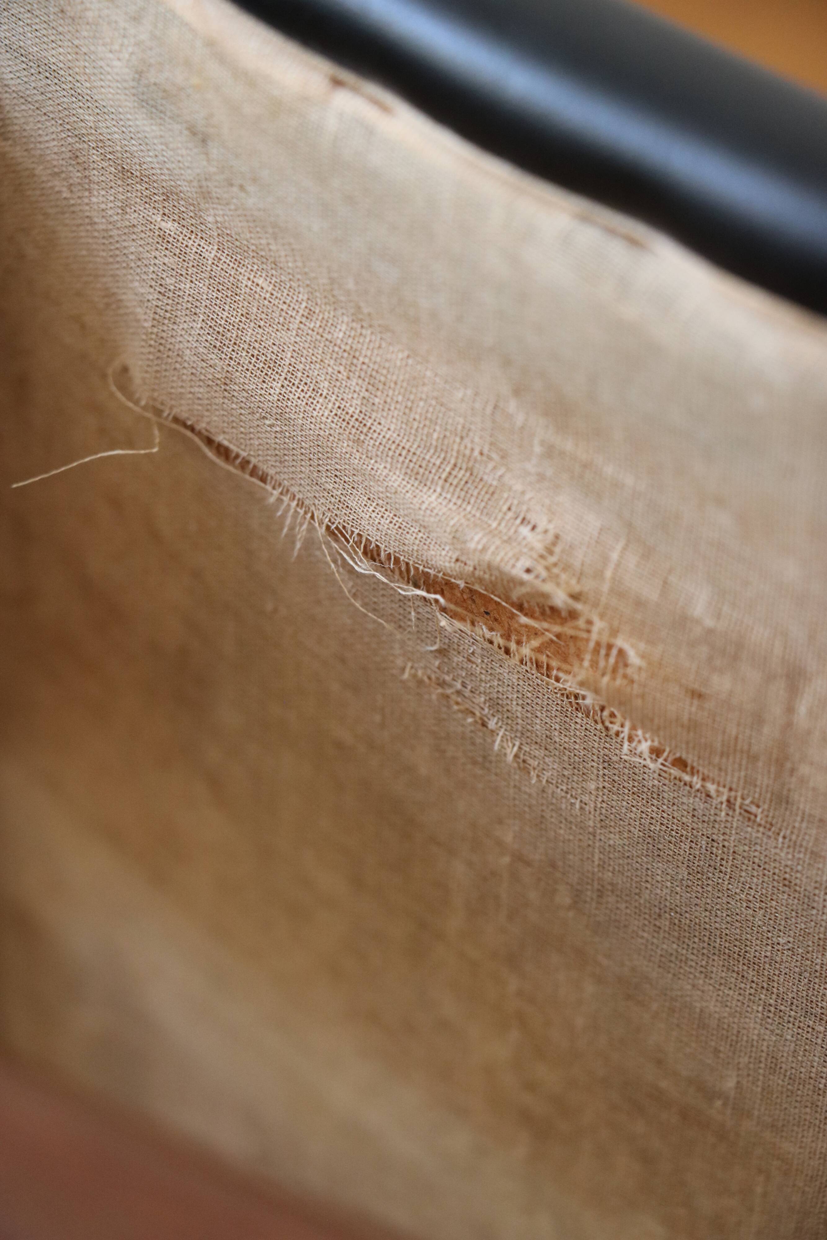 4 Scandinavian chairs in solid wood and black imitation leather