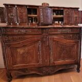 Provençal buffet with two bodies in solid walnut from the 18th century.