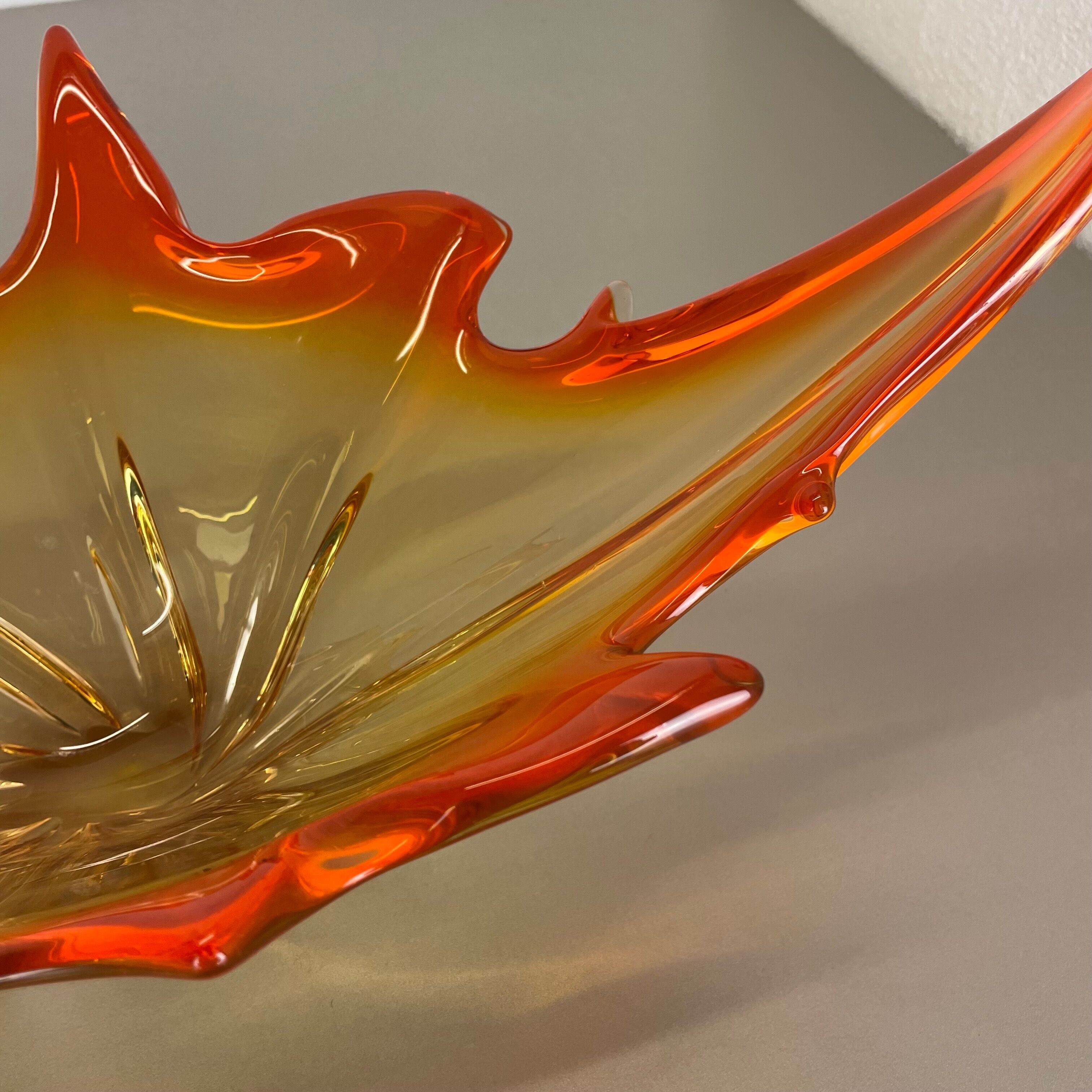 1,9kg Murano Glass "Centerpiece" 50cm Bowl Shell Element Murano, Italy, 1970