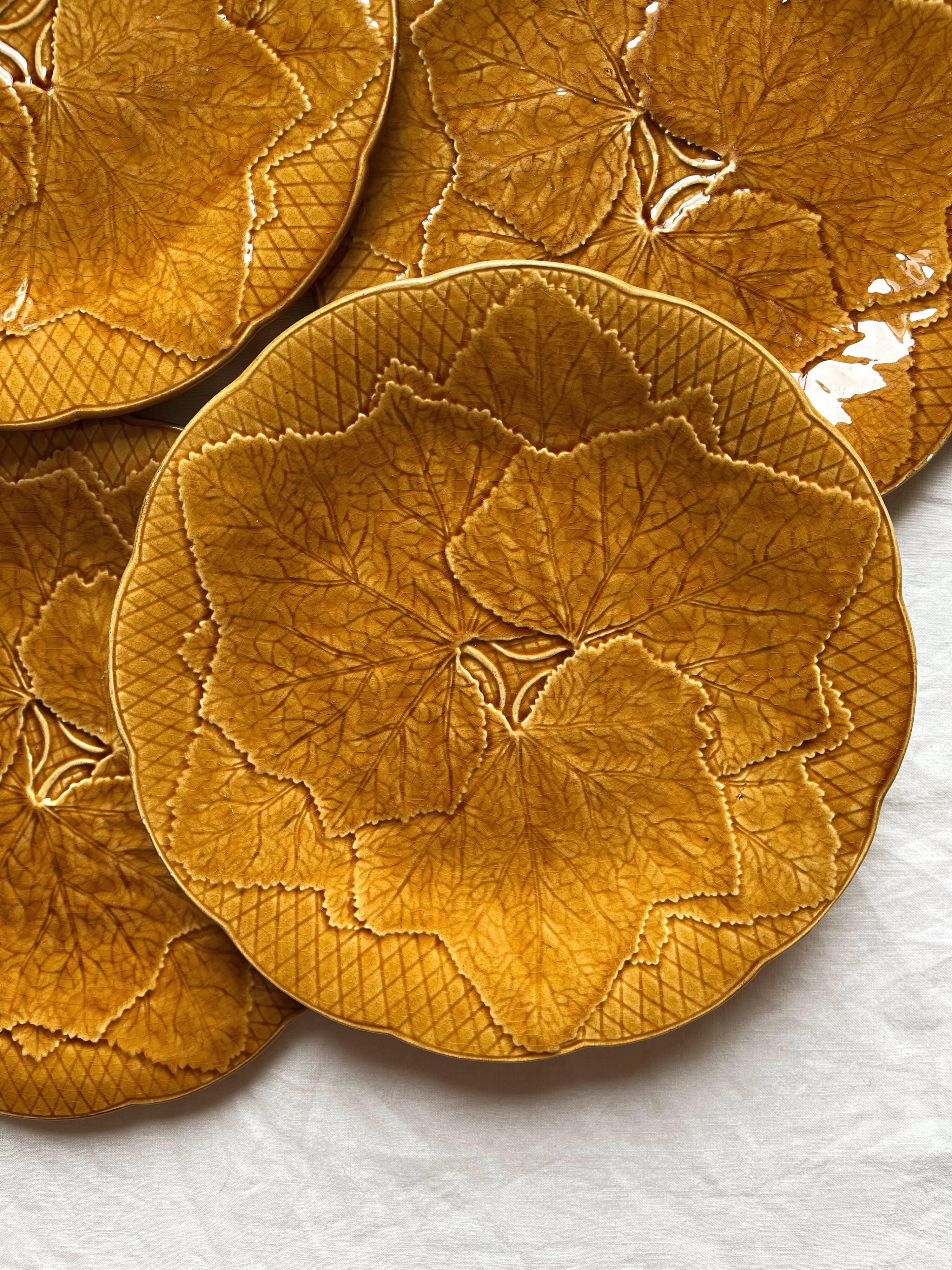 4 Gien earthenware plates with vine leaf design, Primefleur vintage creation