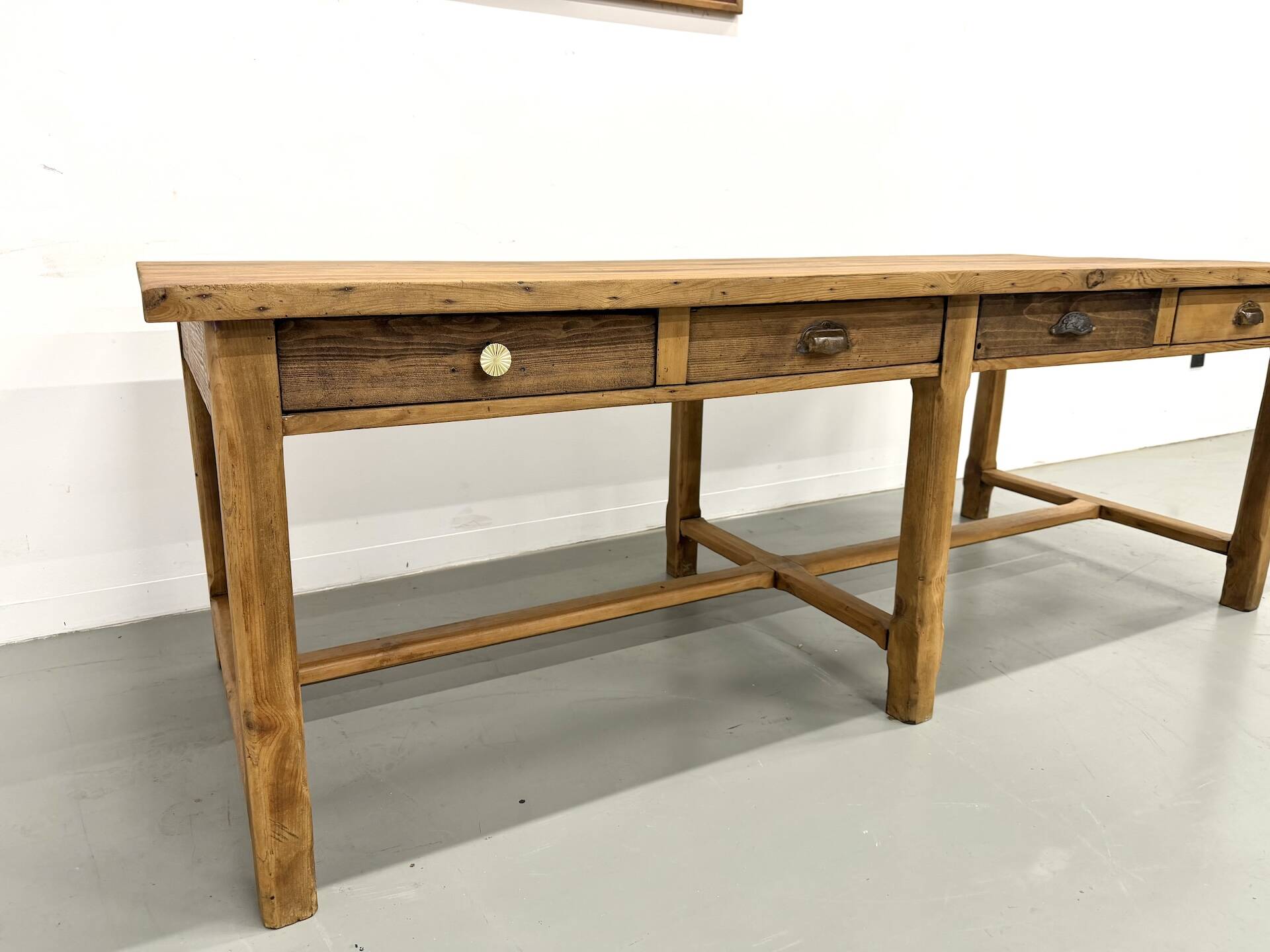 Table de Ferme "Meuble de Métier" en Pin – 8 Tiroirs (L221 cm)