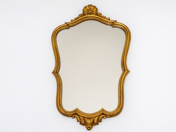 Miroir mural en bois doré style Louis XV, décor rocaille à coquille, circa