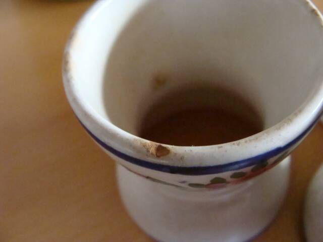 Antique diabolo egg cups