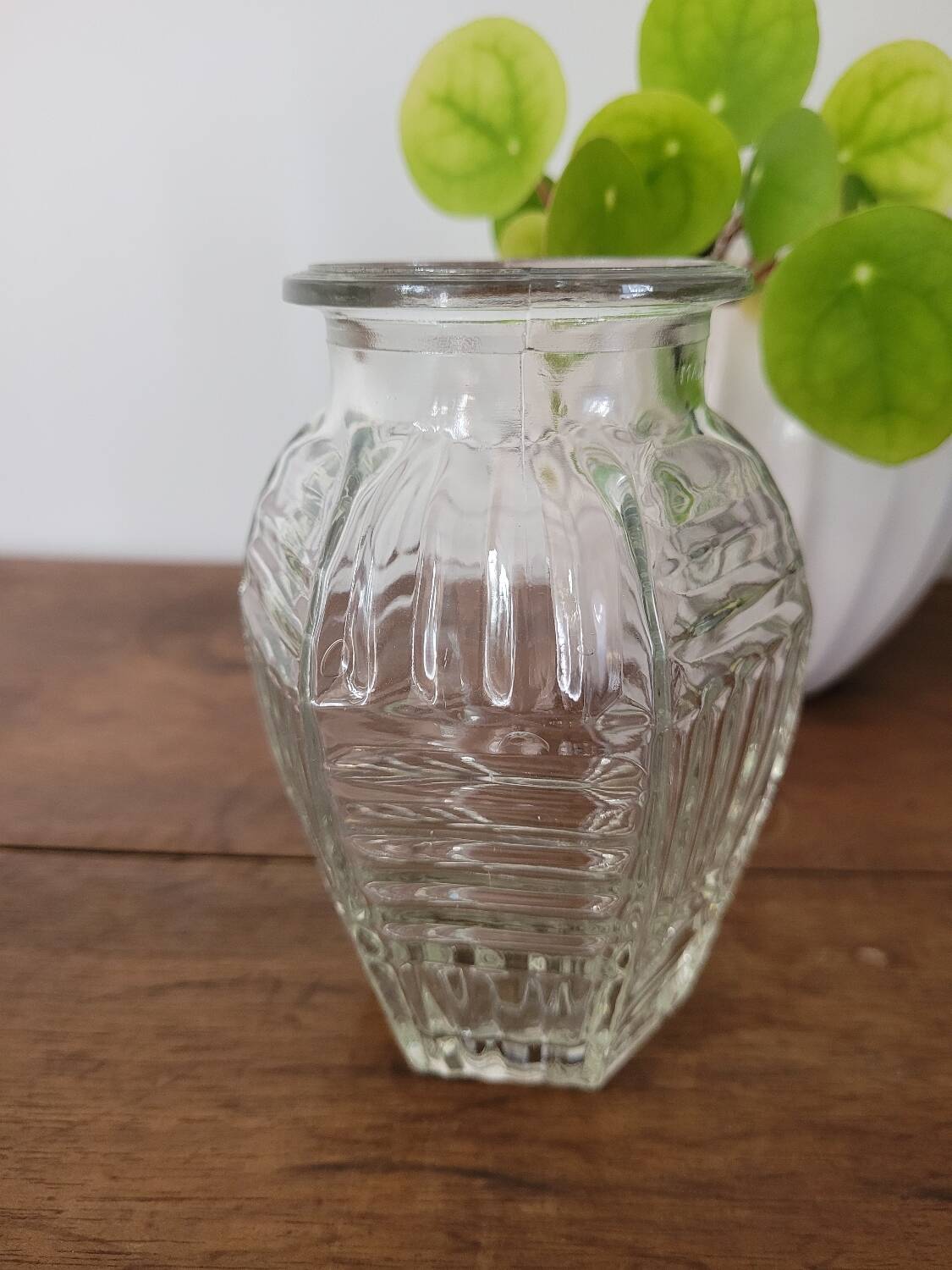Petit vase à bulbe en verre années 70