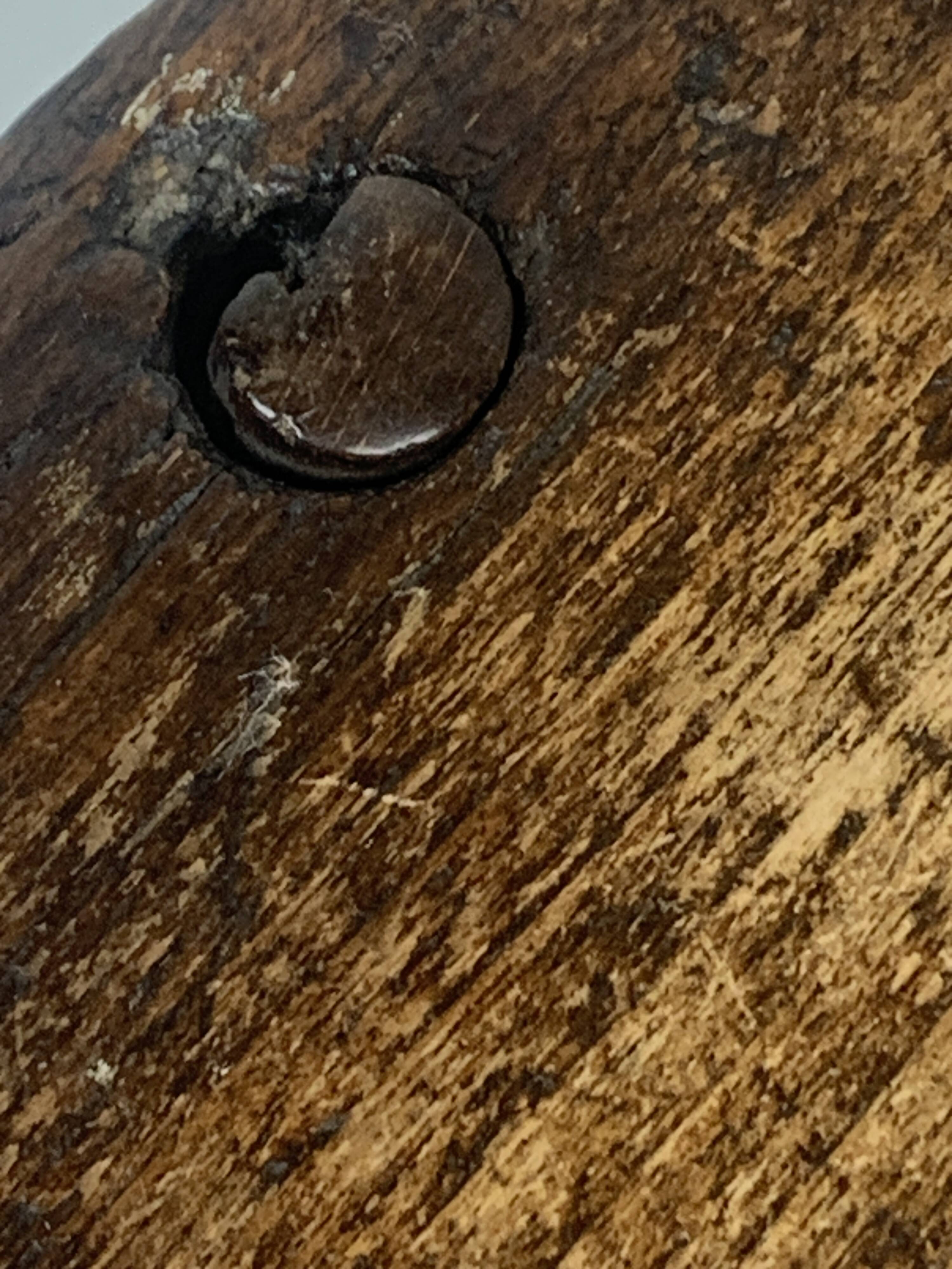 Tabouret tripode en bois ancien pour couteliers, bijoutiers et ouvriers