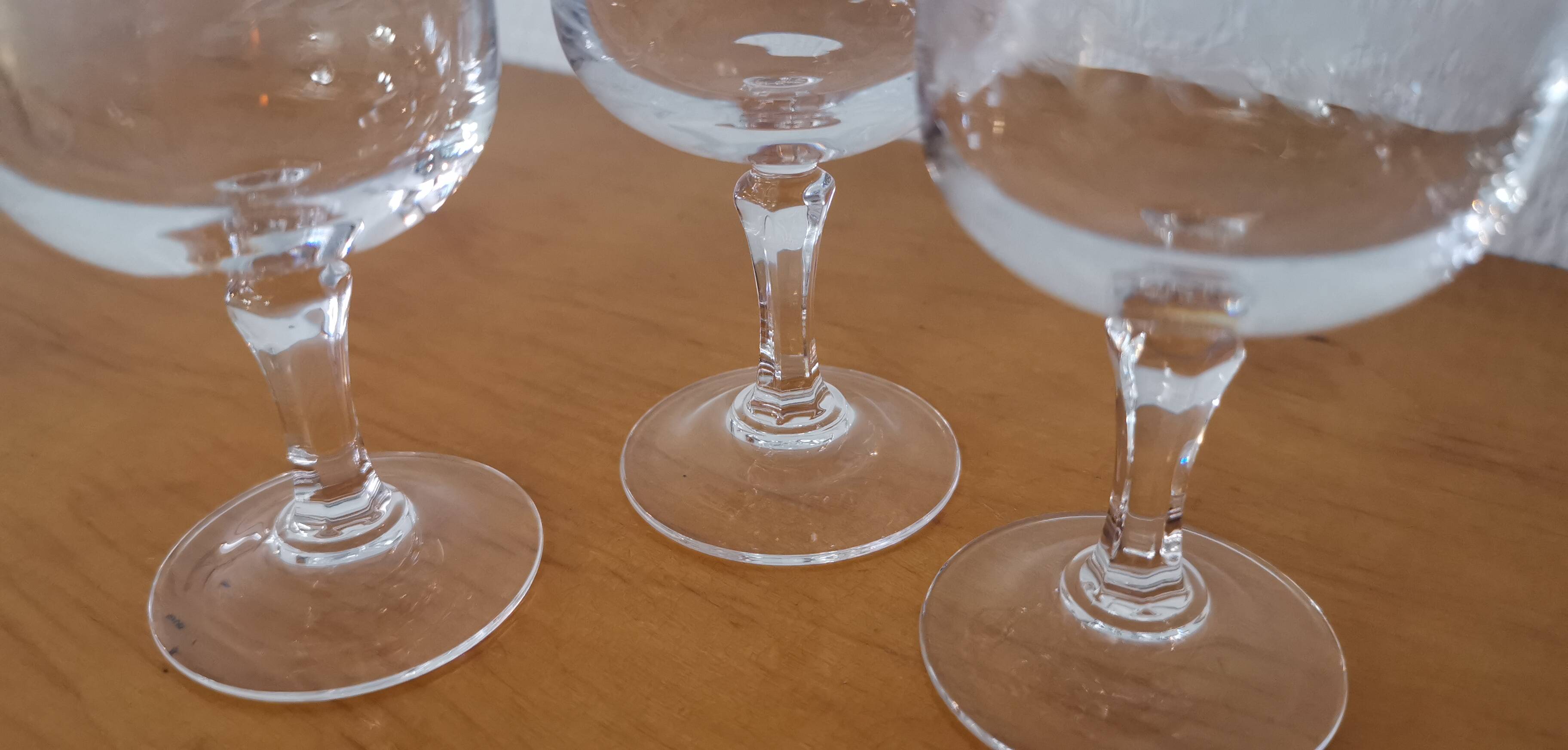 Set of 5 old port glasses with engraved crystal stems