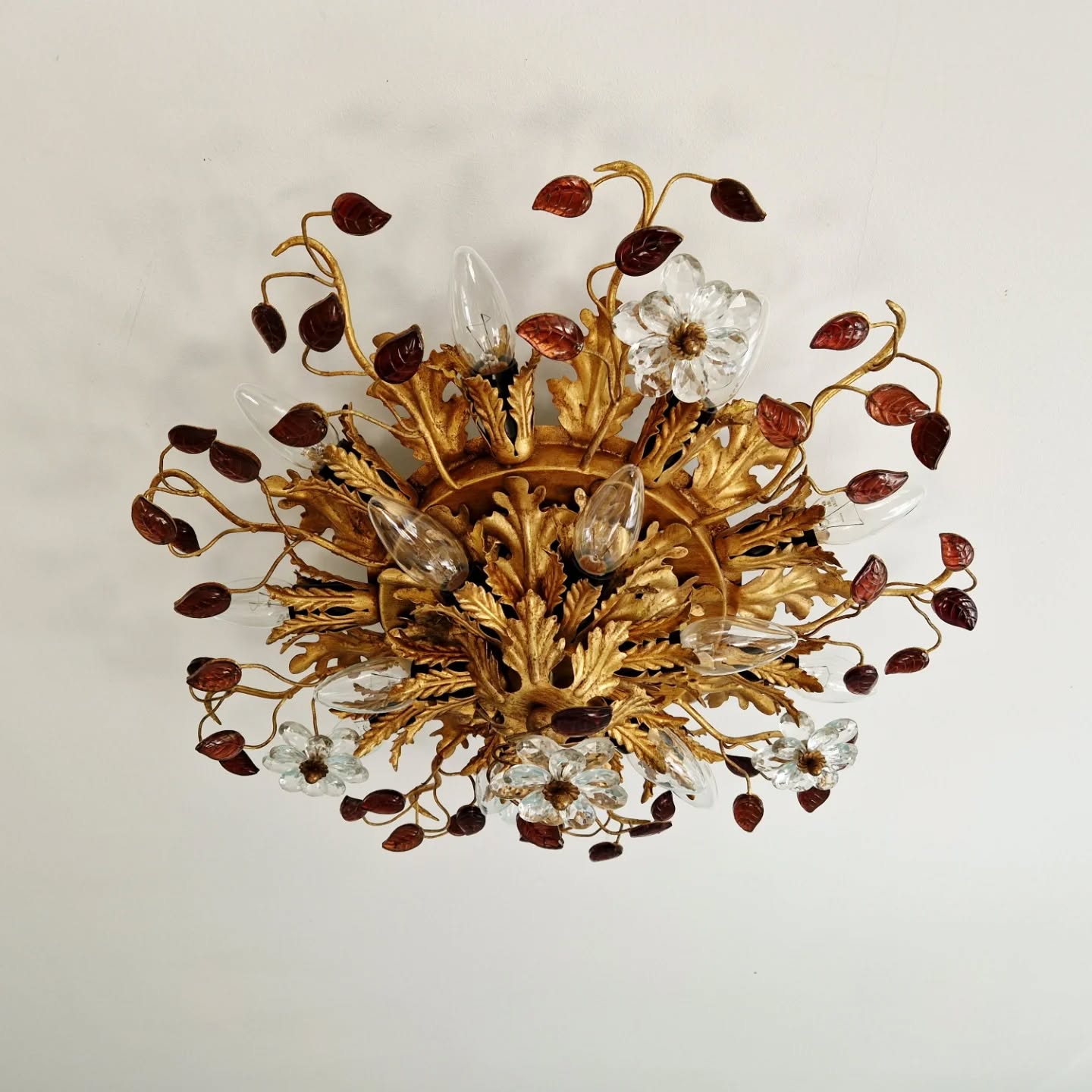 Large floral ceiling light in gilded metal and crystal, Banci Firenze, 1970.