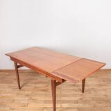 Scandinavian extendable table
