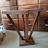 Pedestal table