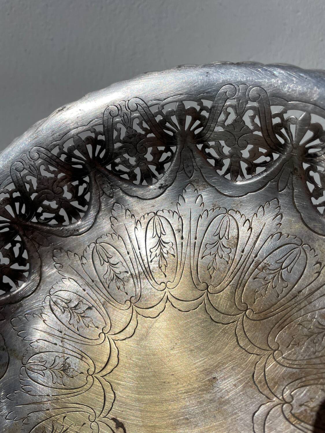 Openwork silver-plated metal fruit bowl or basket