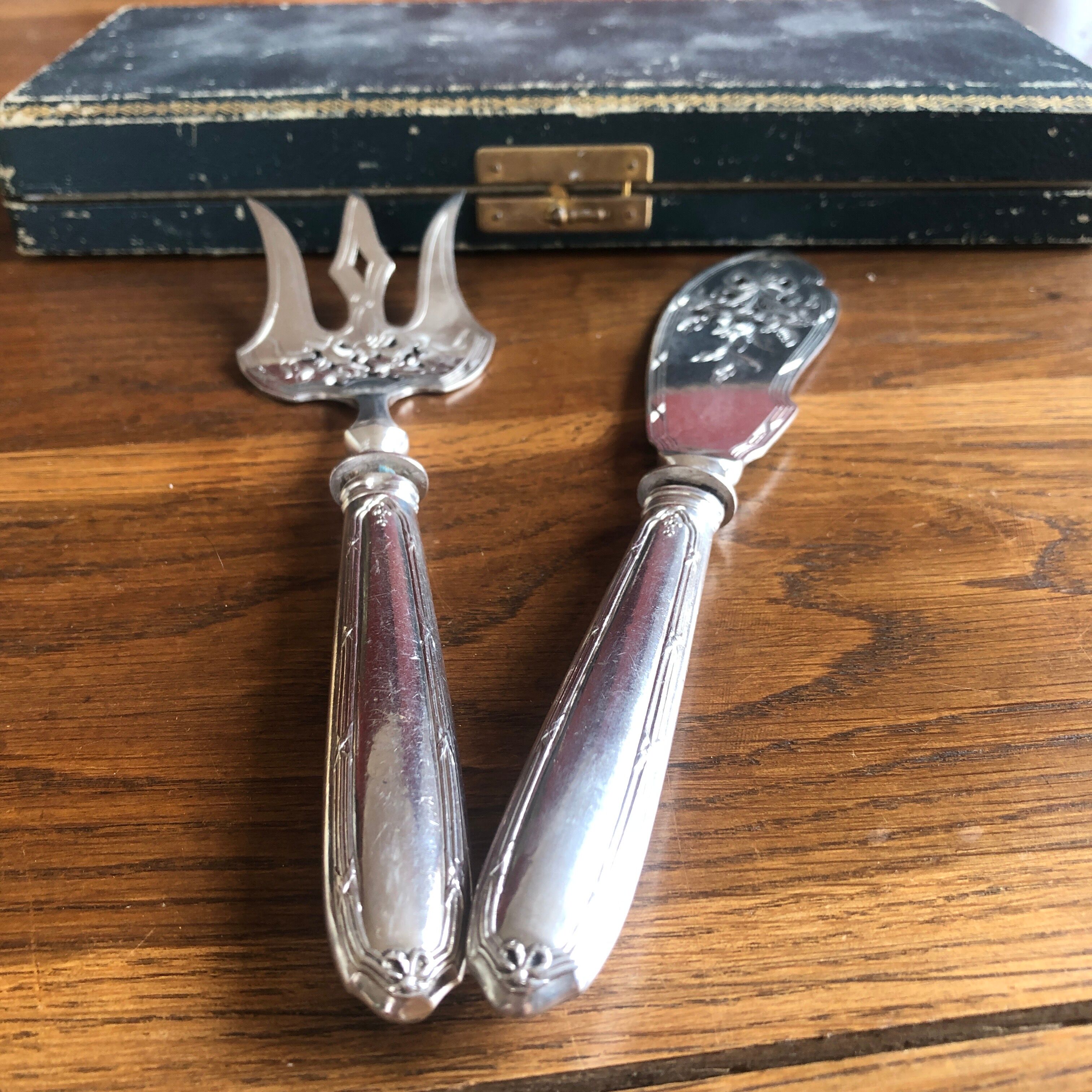 Cutlery serving fish silverware