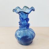 Vase en verre bleu soufflé