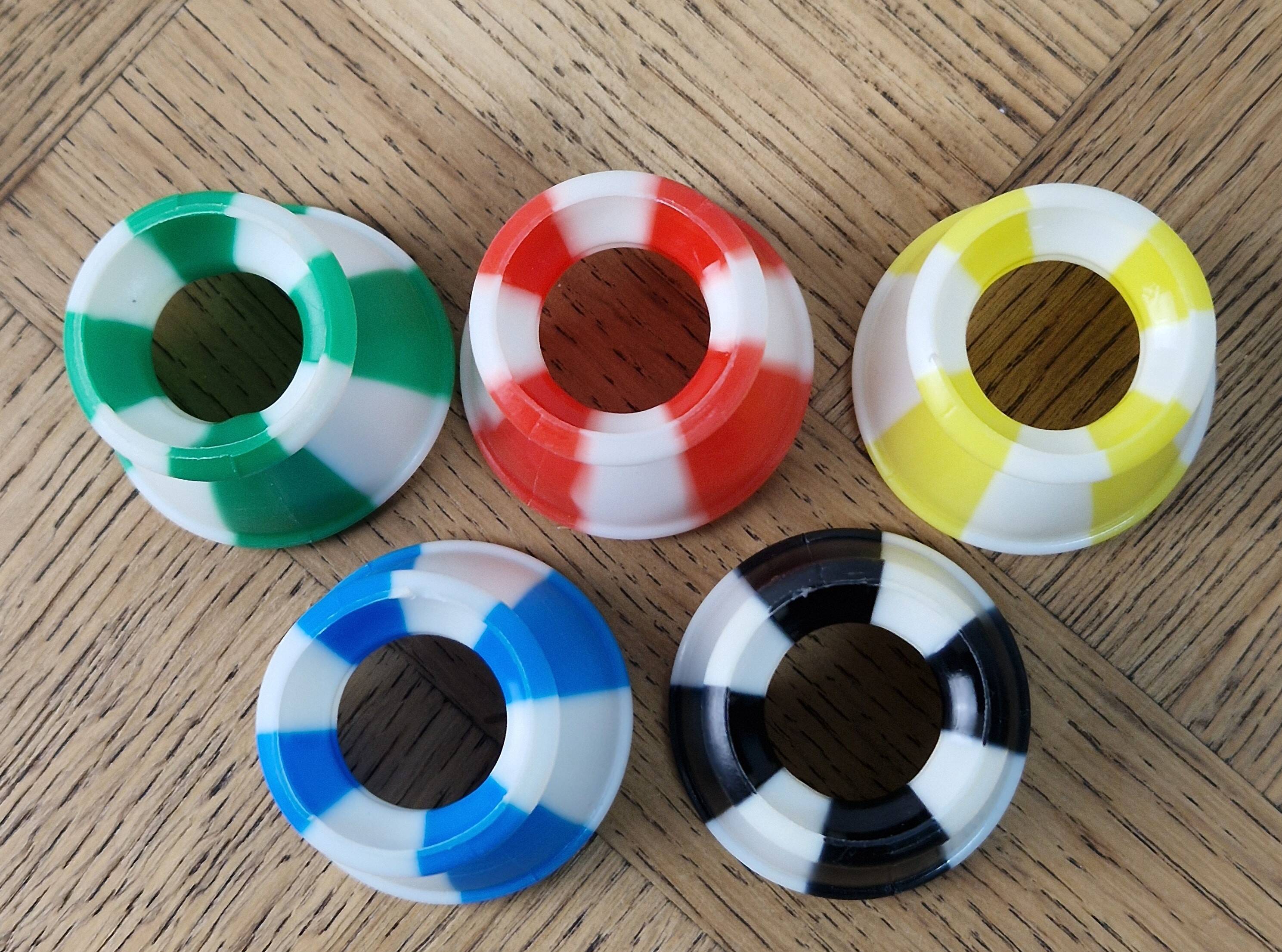 5 egg cups in the shape of a diabolo from the 60s/70s.