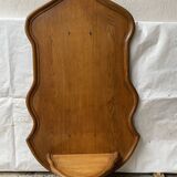 Wall-mounted bracket for statue