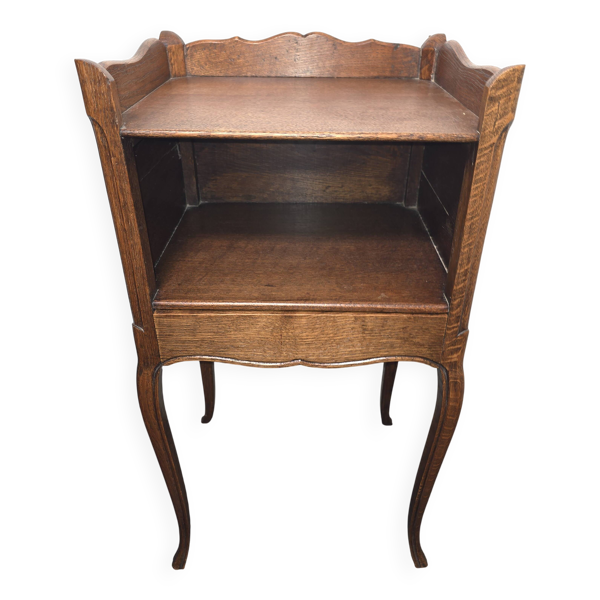 Table de chevet style Louis XV en chêne avec un tiroir