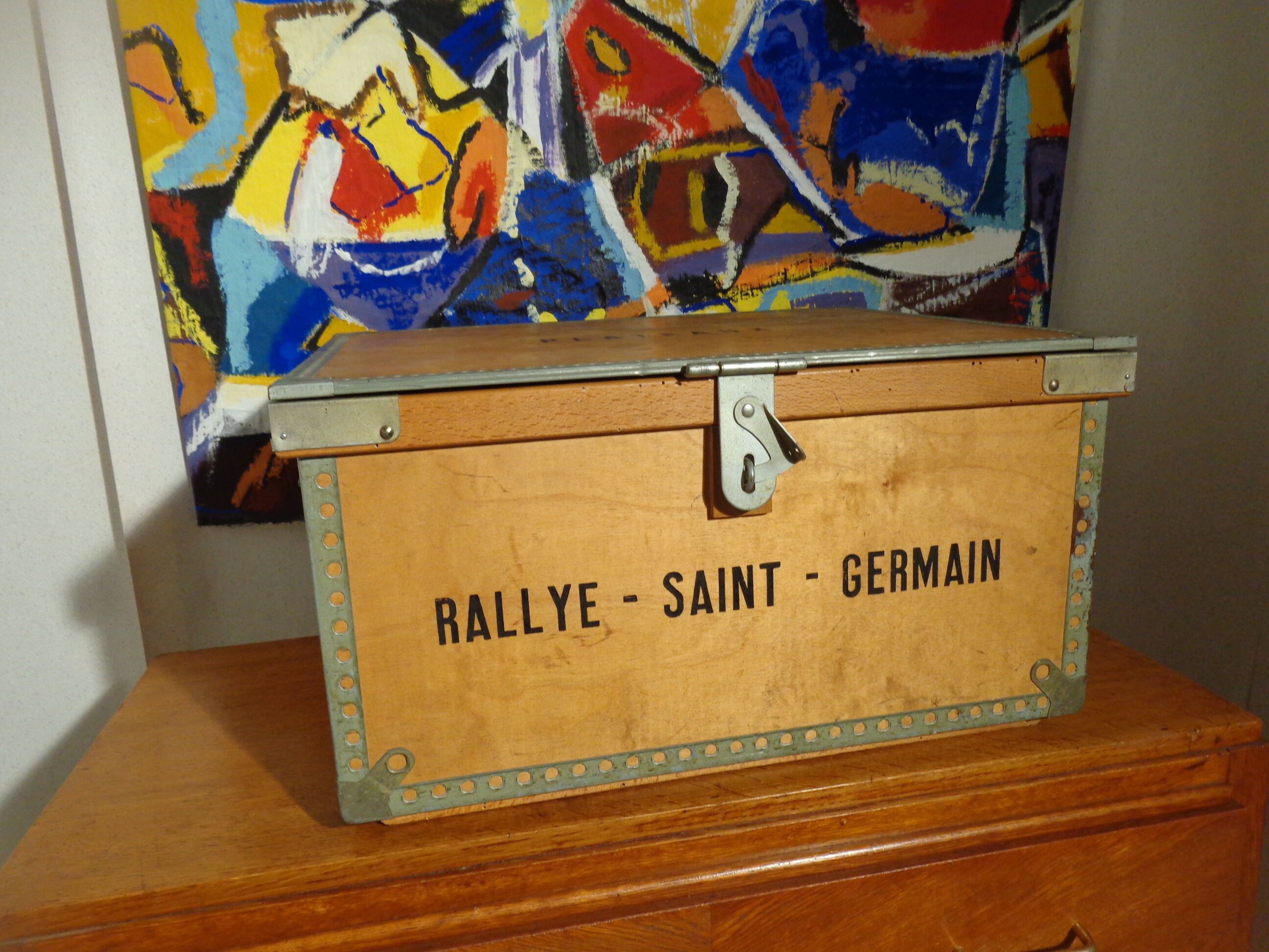 Vintage wooden box Rallye Saint-Germain metal frame