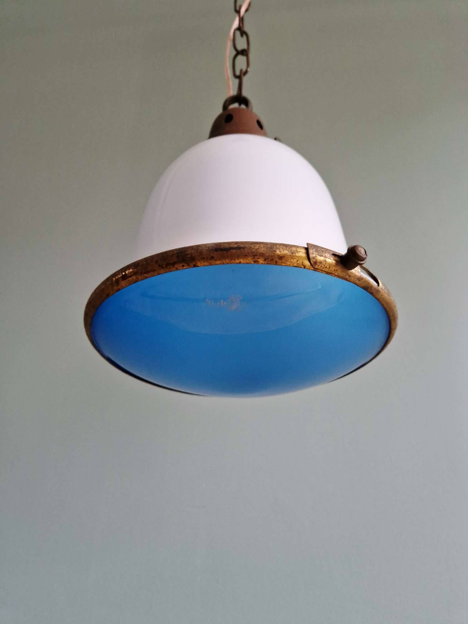 Suspension Bauhaus en opaline blanche et verre satiné bleu, années 1920