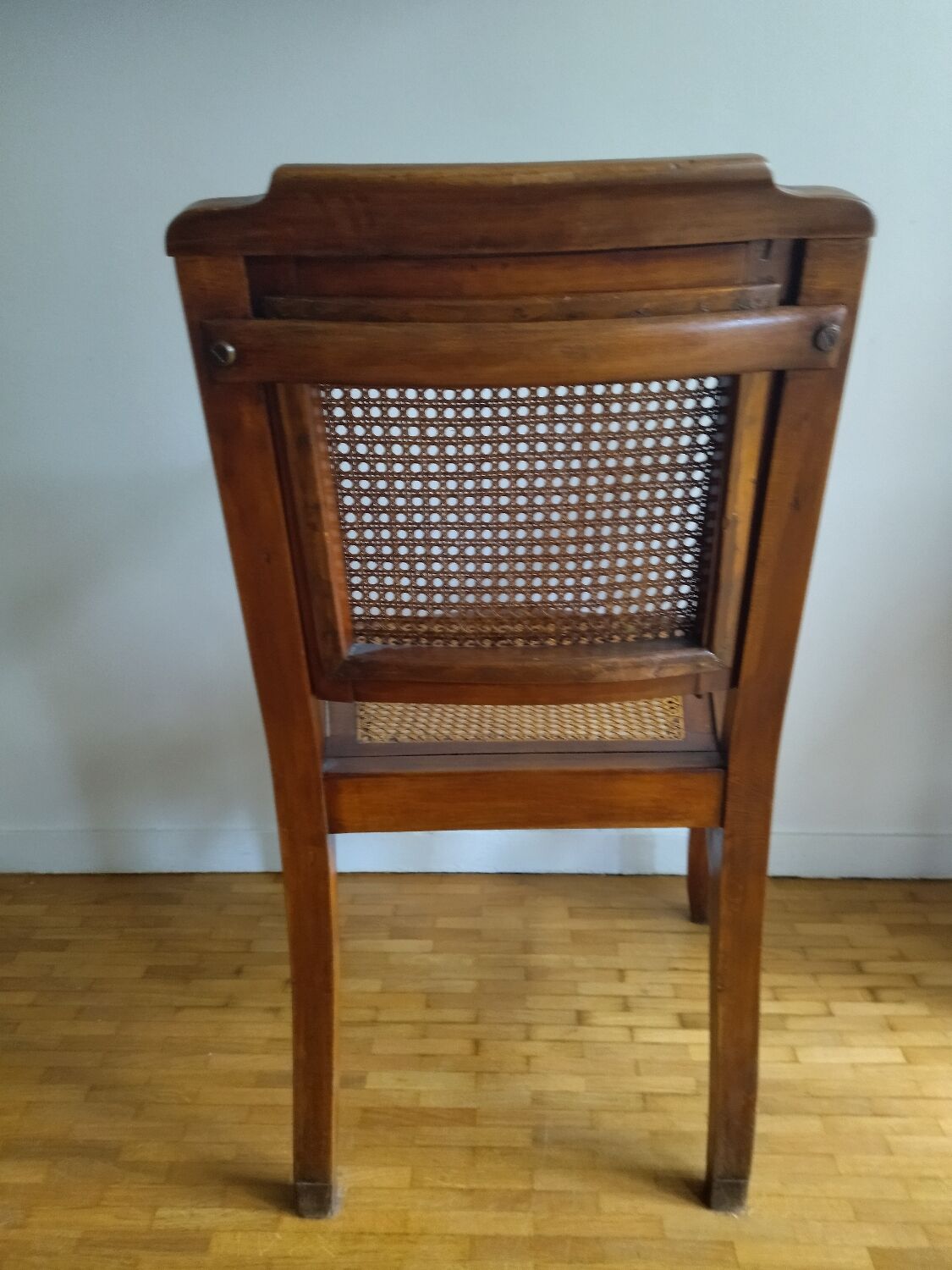 Fauteuil barbier noyer et canage Paris