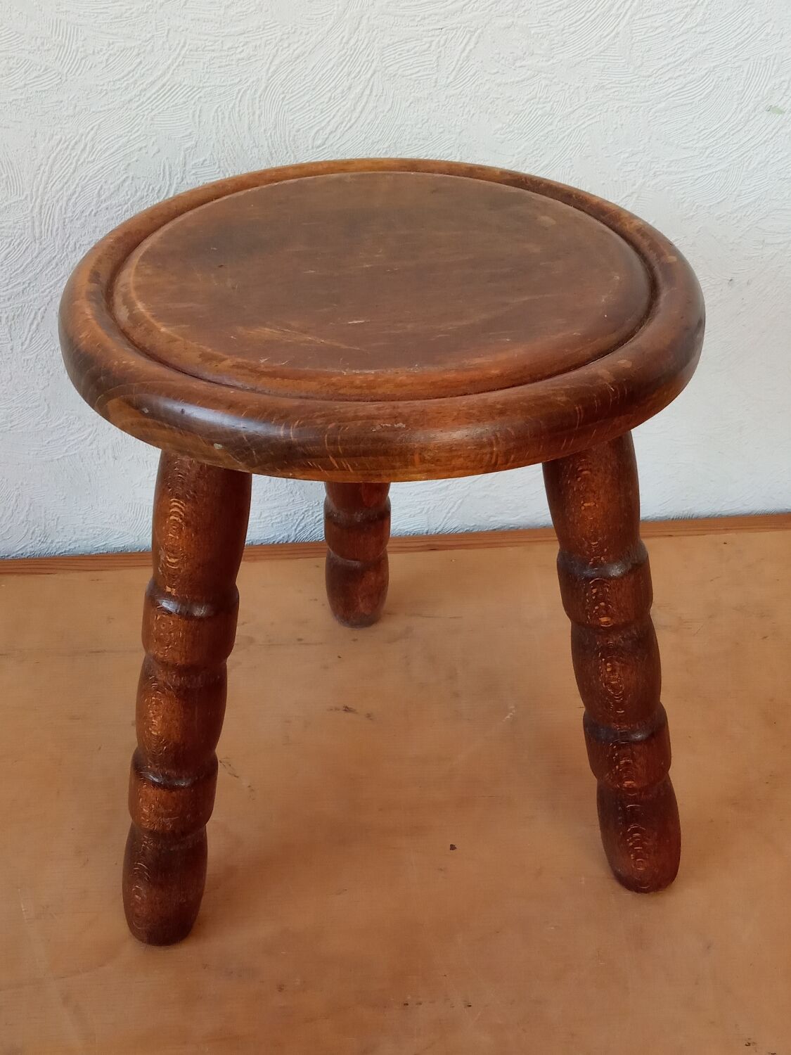 Tripod stool