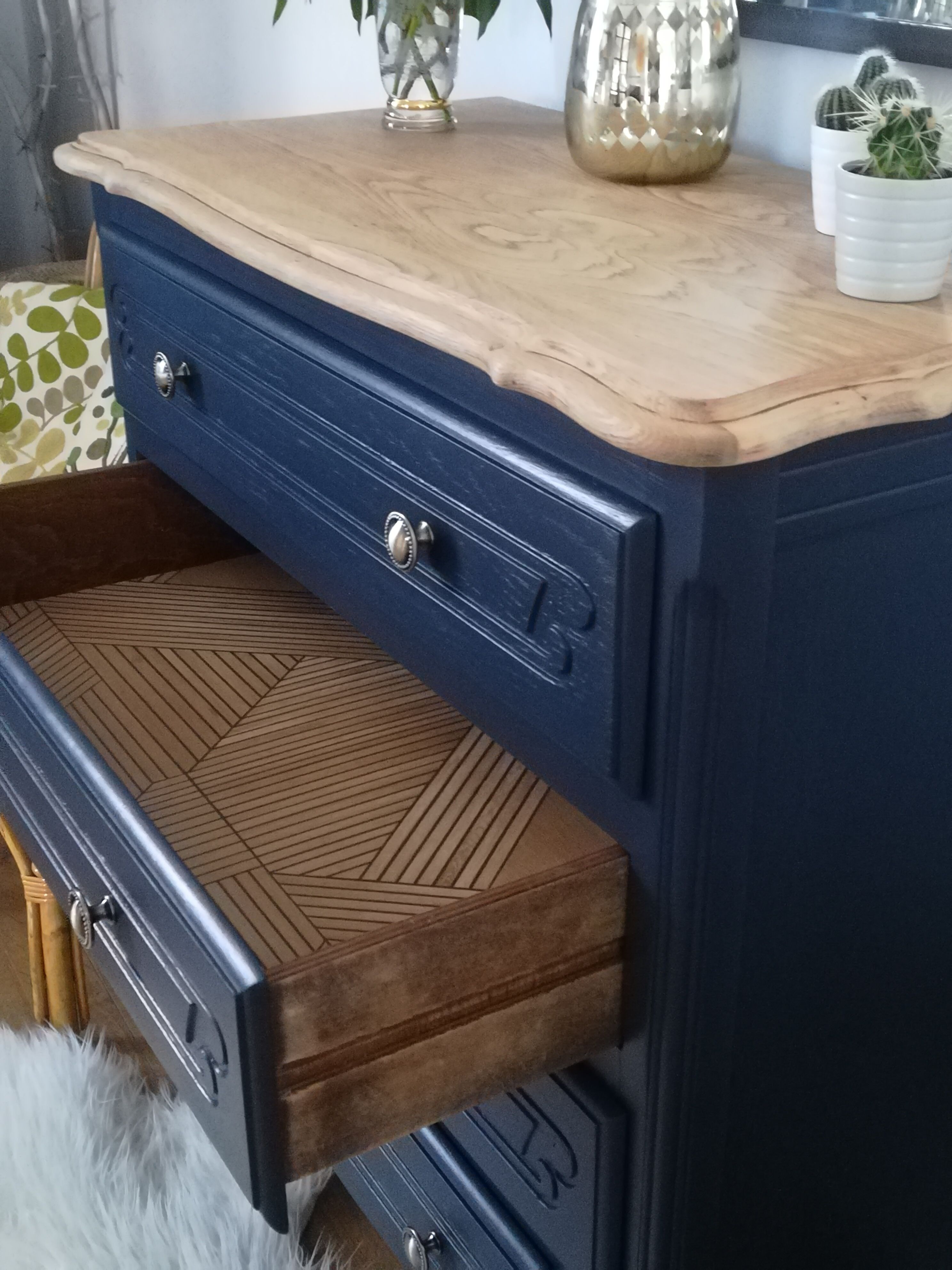 Vintage dresser, solid wood tray