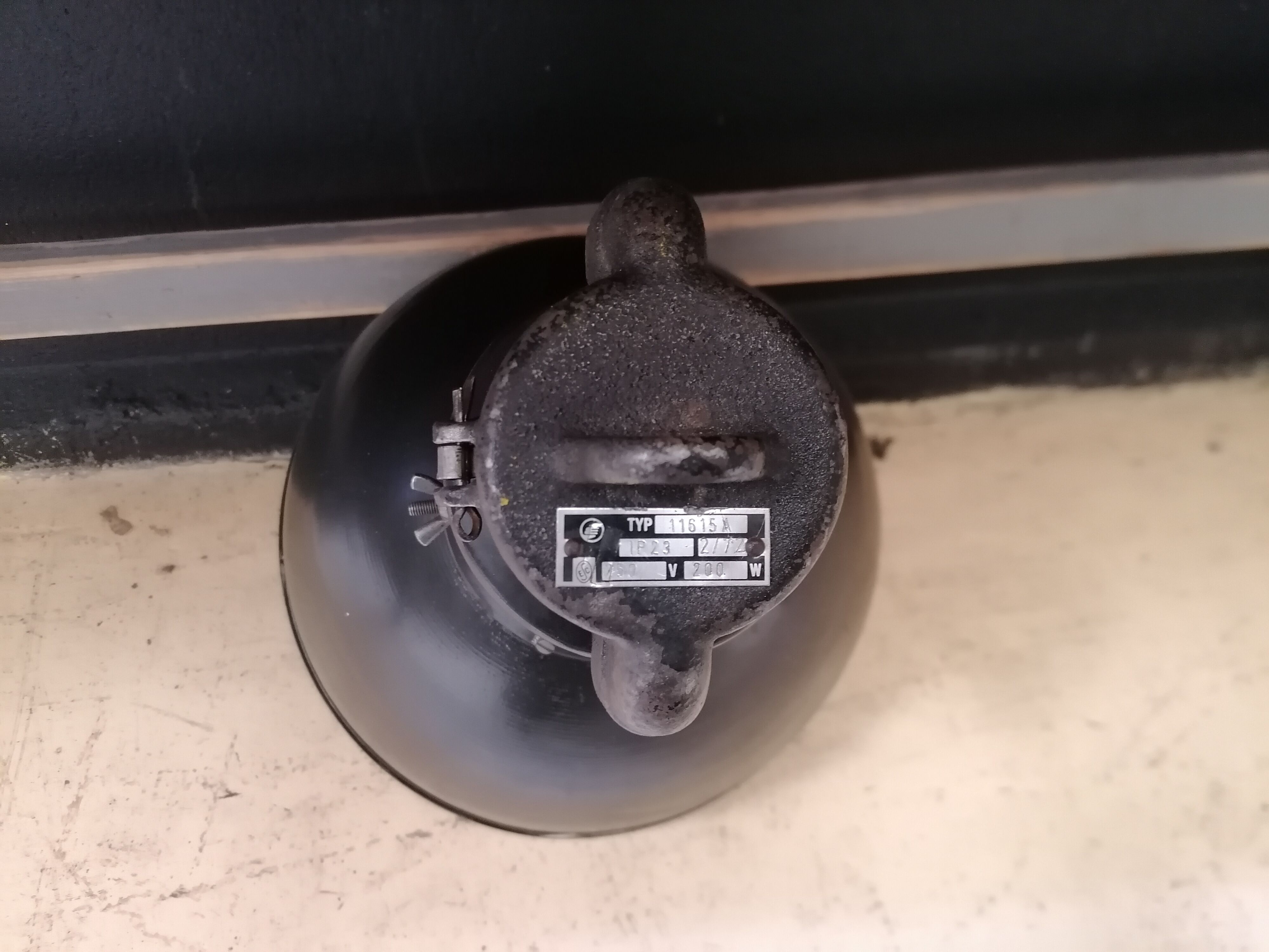 Industrial vintage factory pendant lamp, enamelled metal, 60s