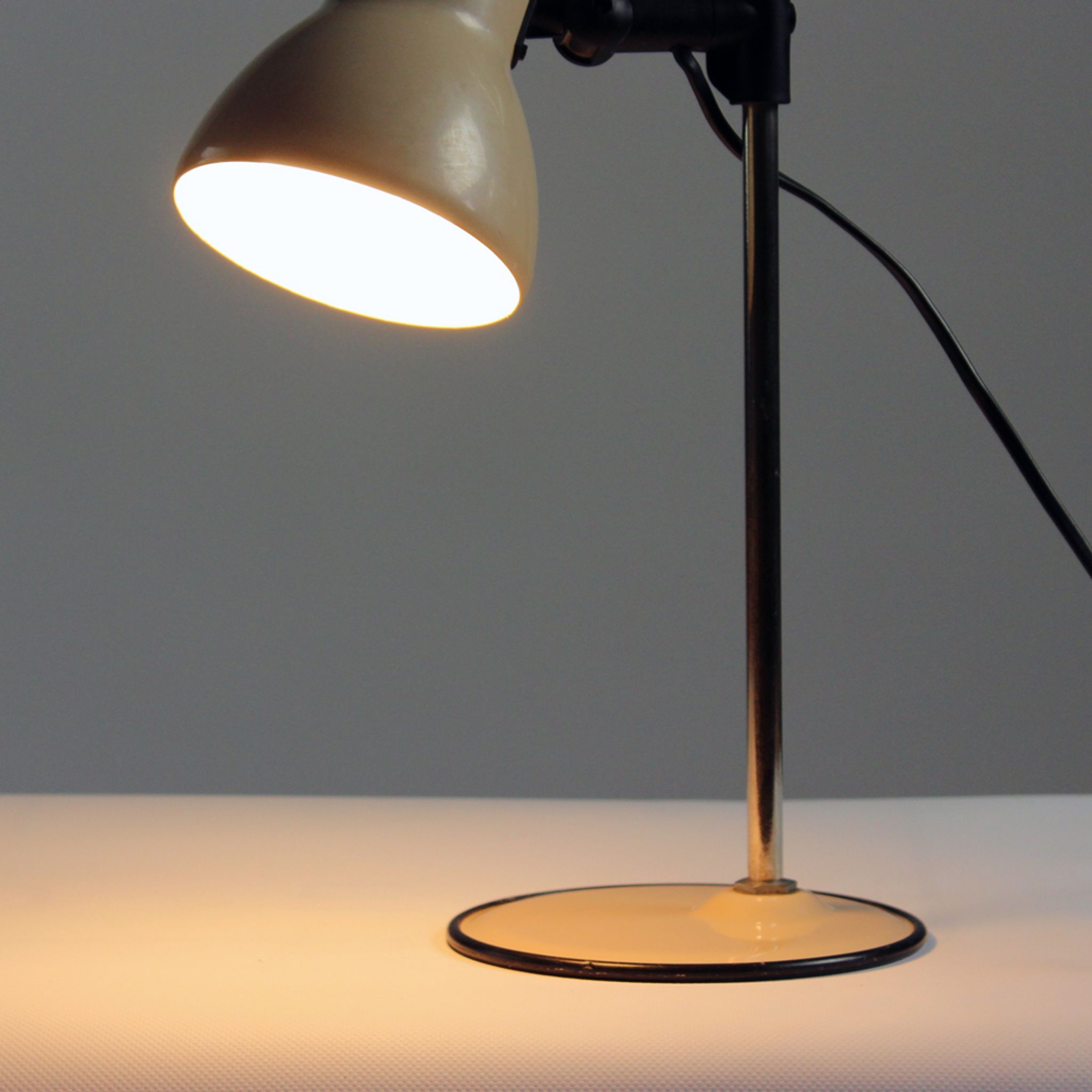 Lampe de table du milieu du siècle en métal, Hongrie années 1970